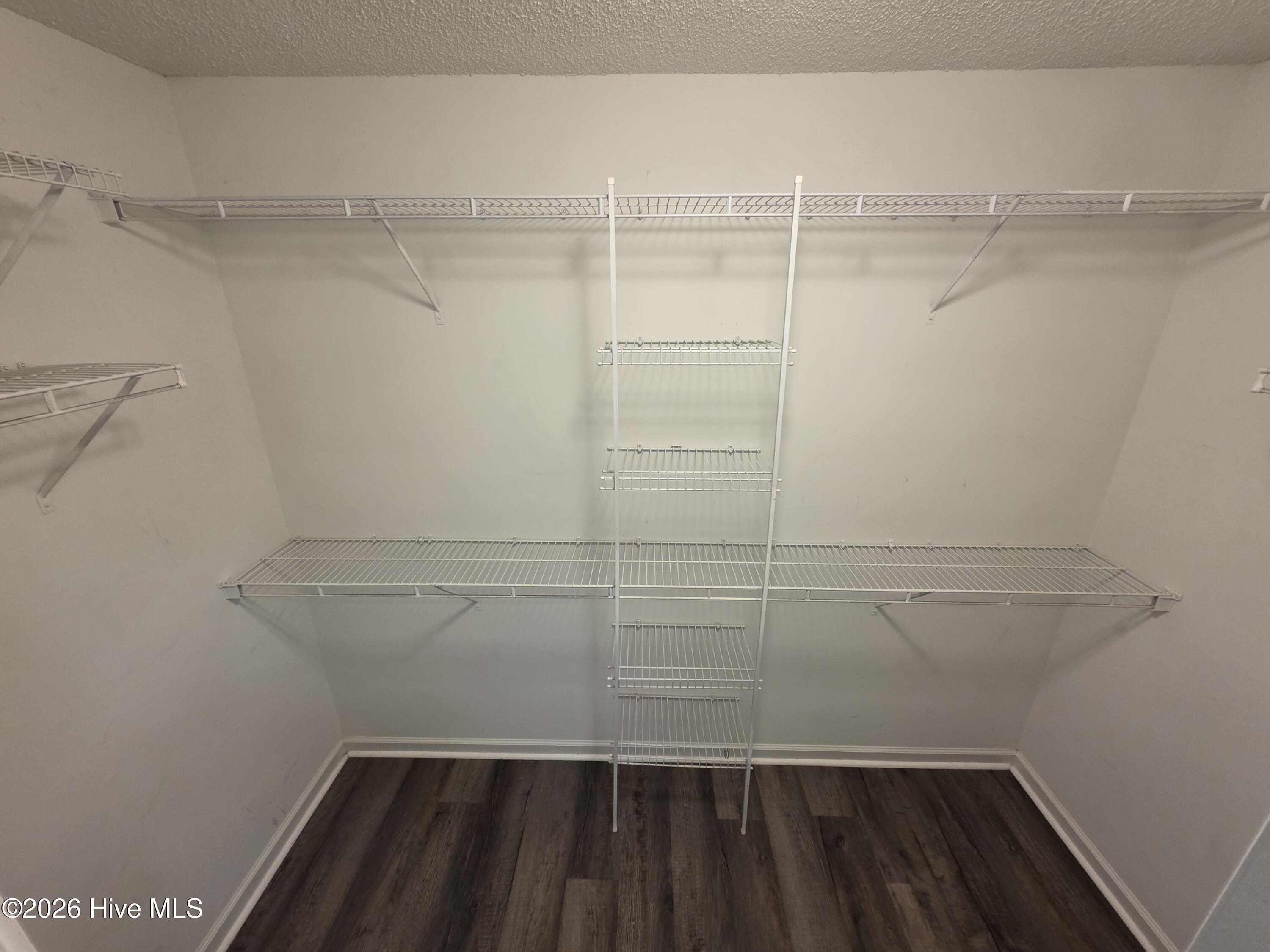 100550405 | Photo 15