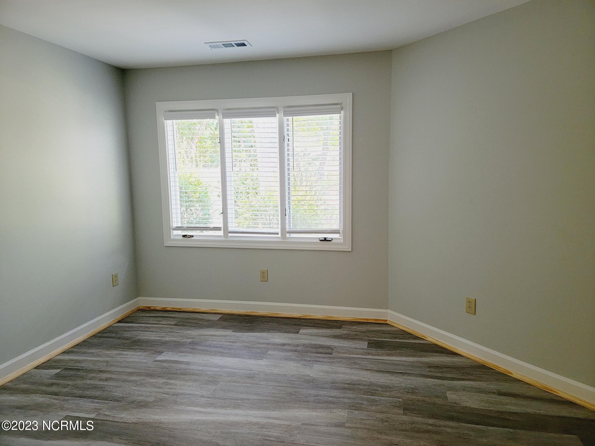 100548685 | Photo 11