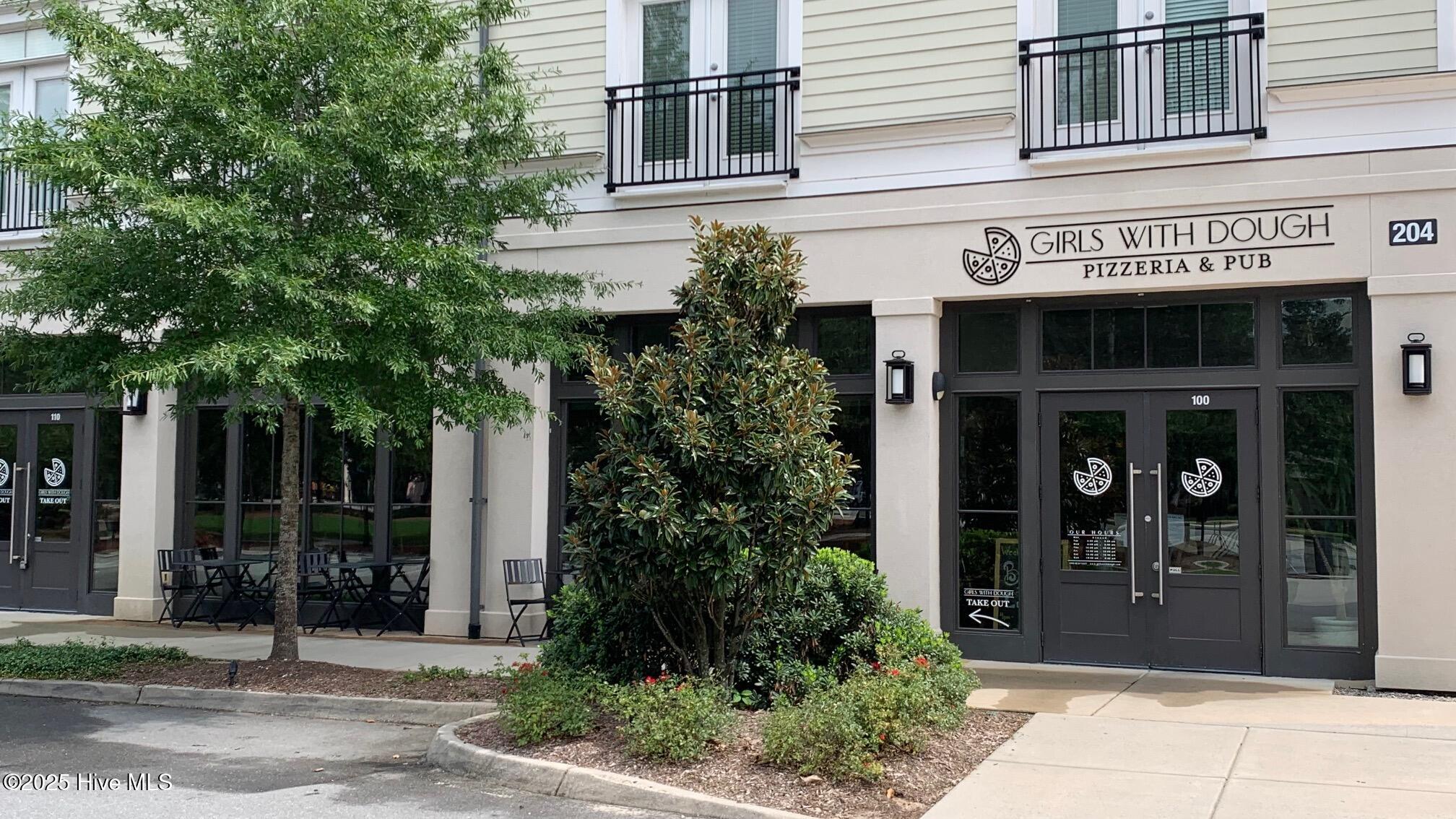 100524366 | Photo 95