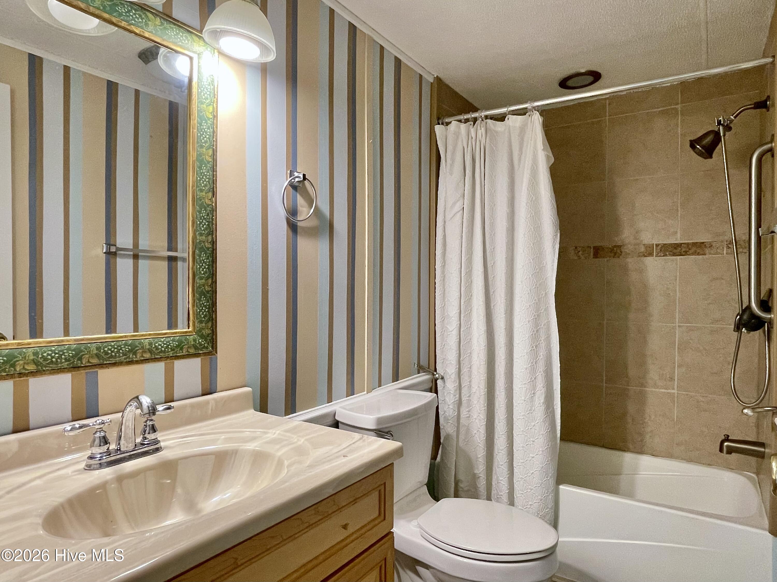 100569888 | Photo 31