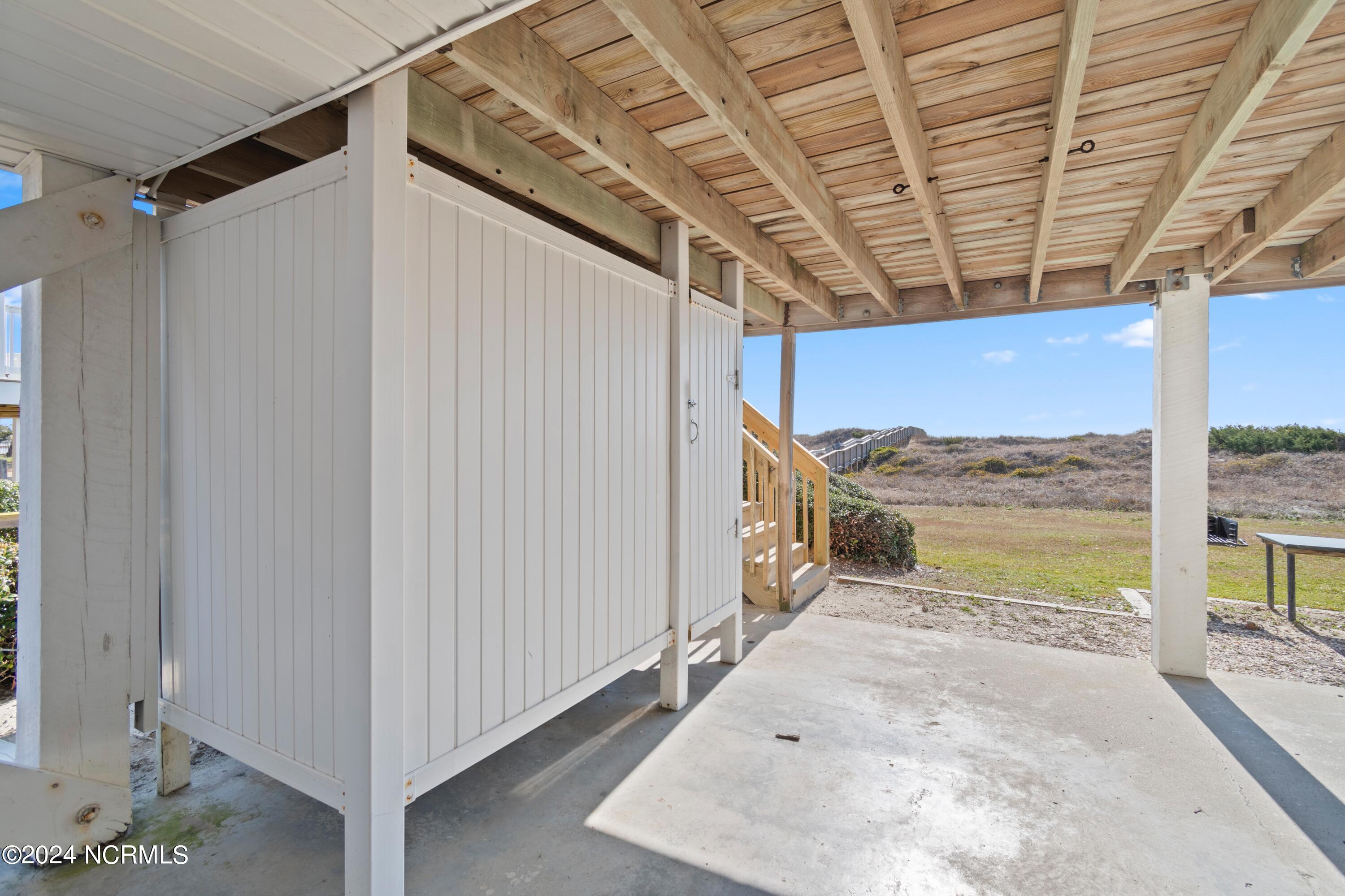 100547764 | Photo 23