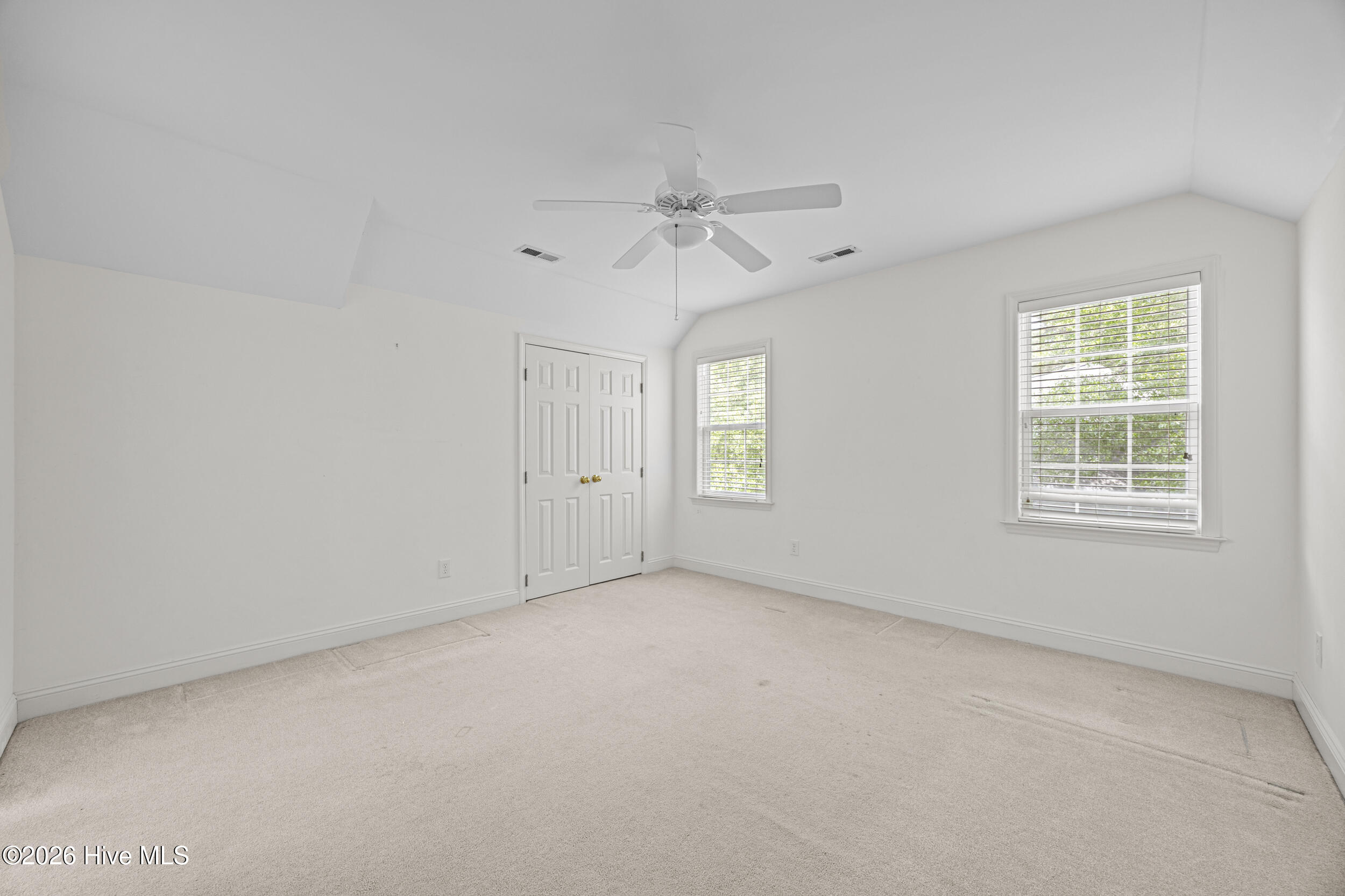 100569840 | Photo 41