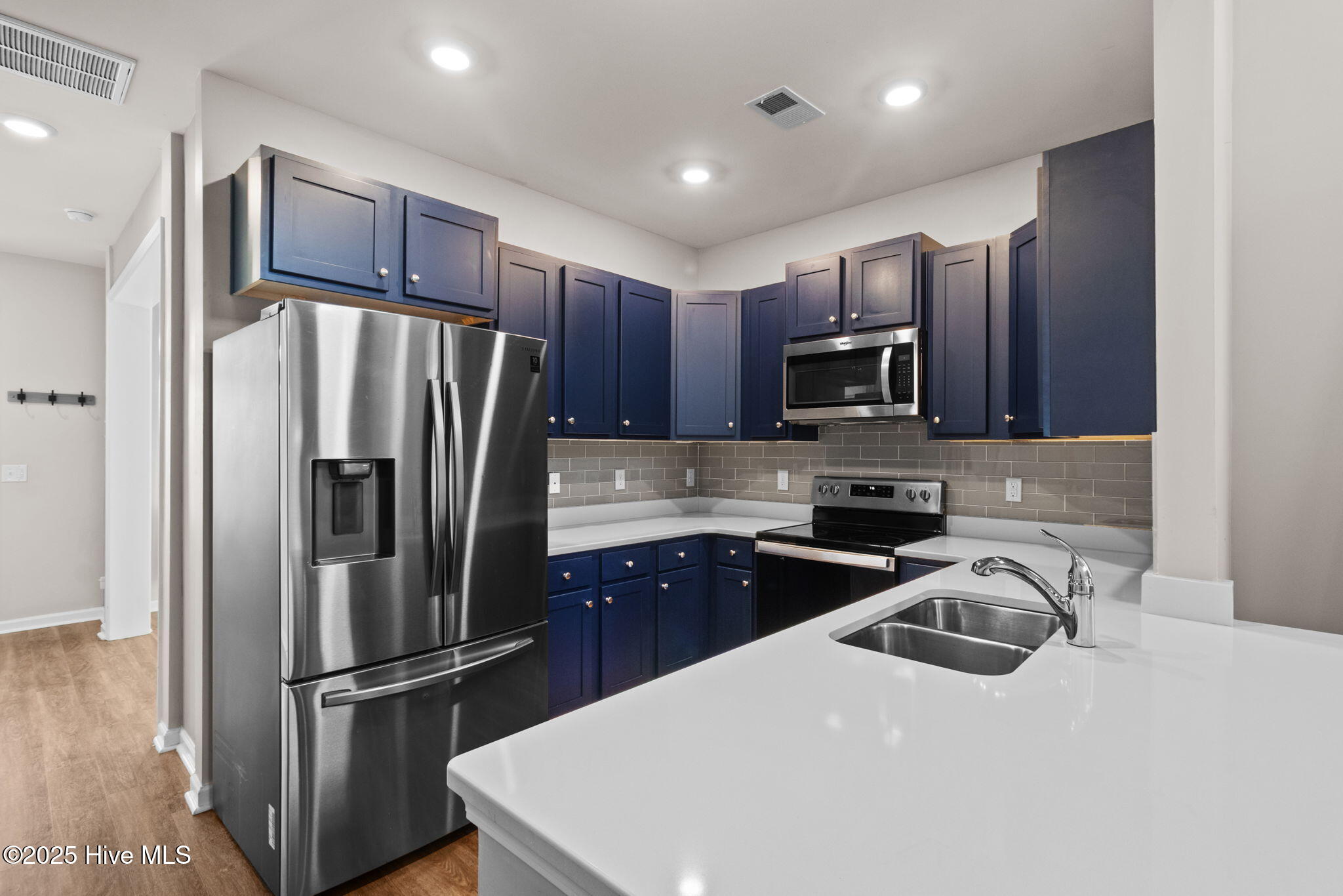 100538168 | Photo 24