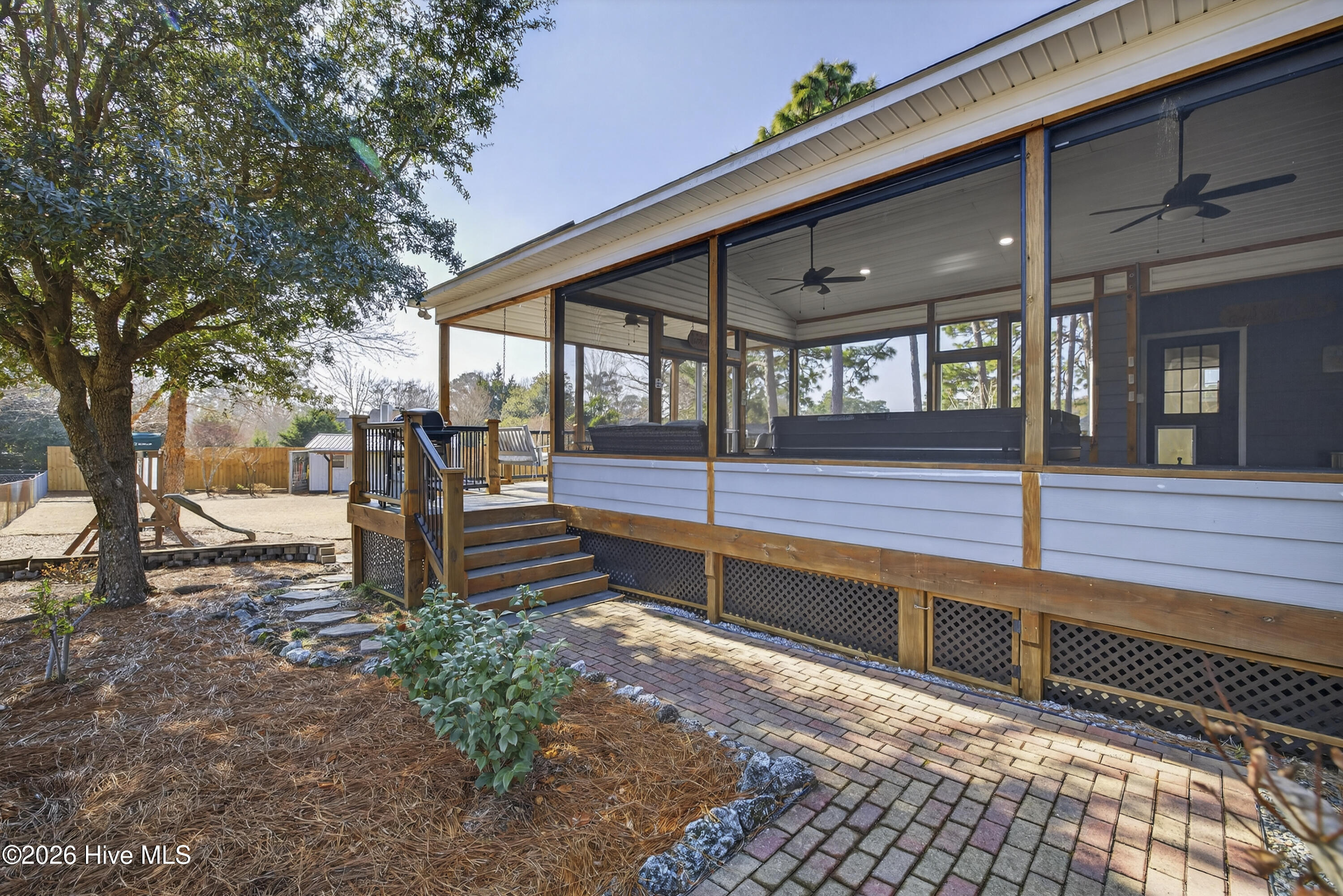 100553649 | Photo 44