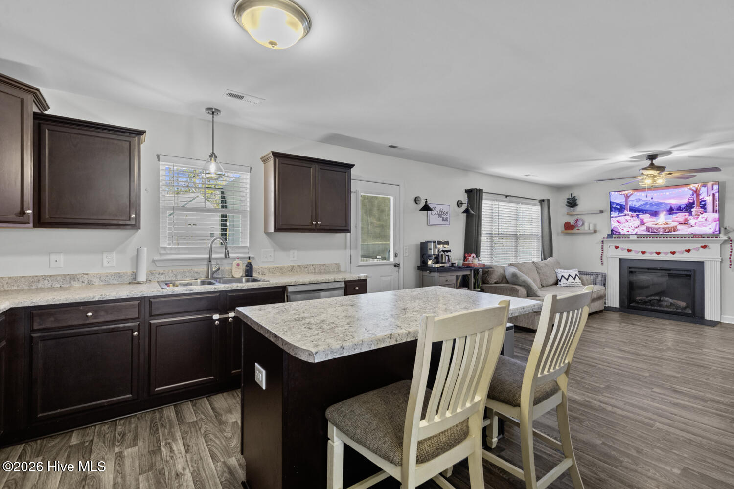 100549890 | Photo 10