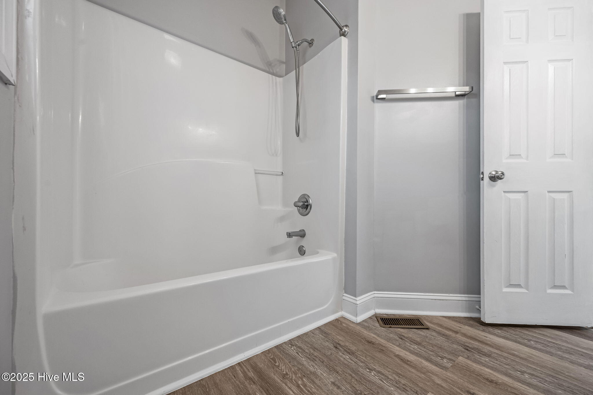 100542743 | Photo 33