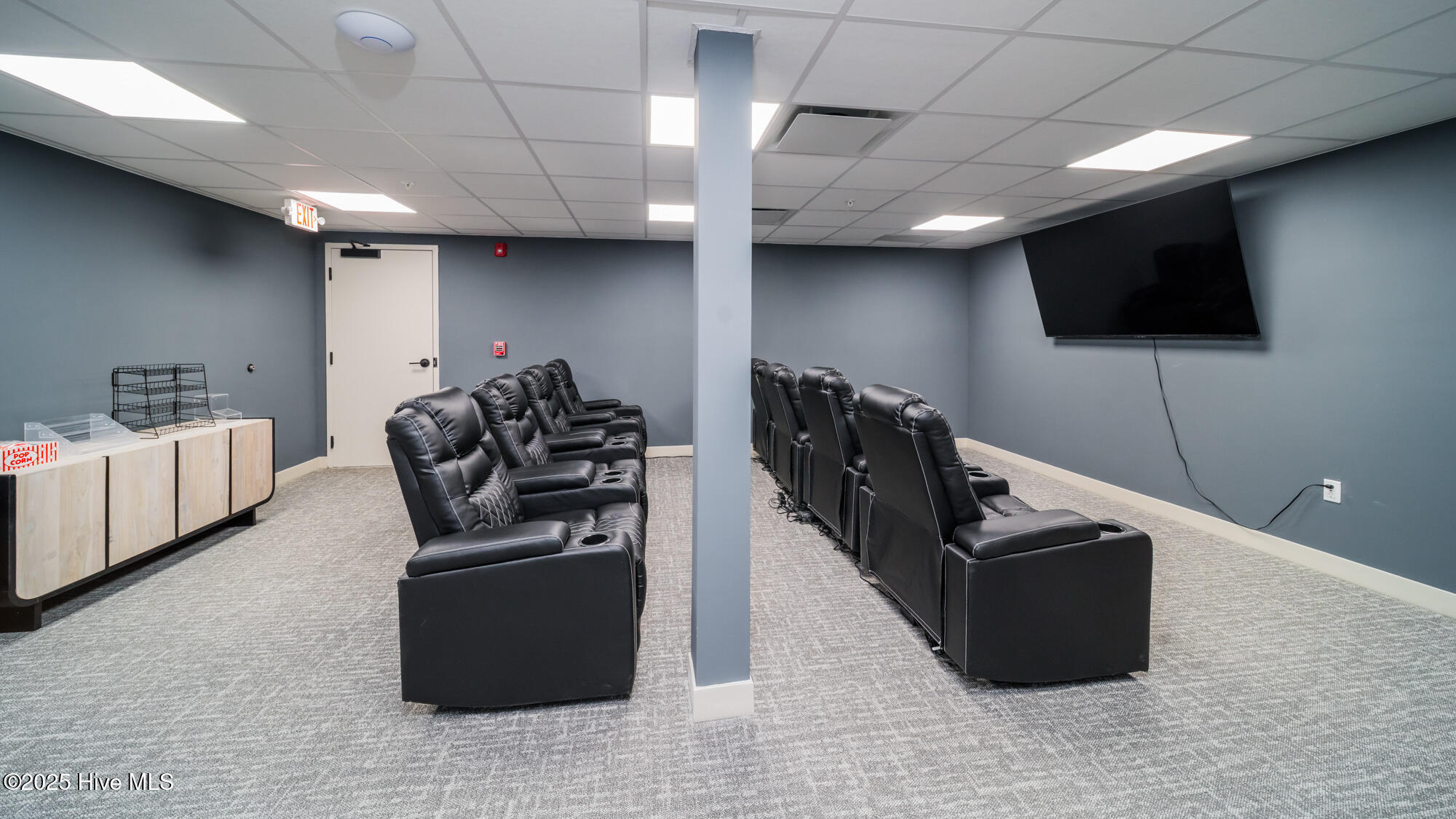 100532621 | Photo 26