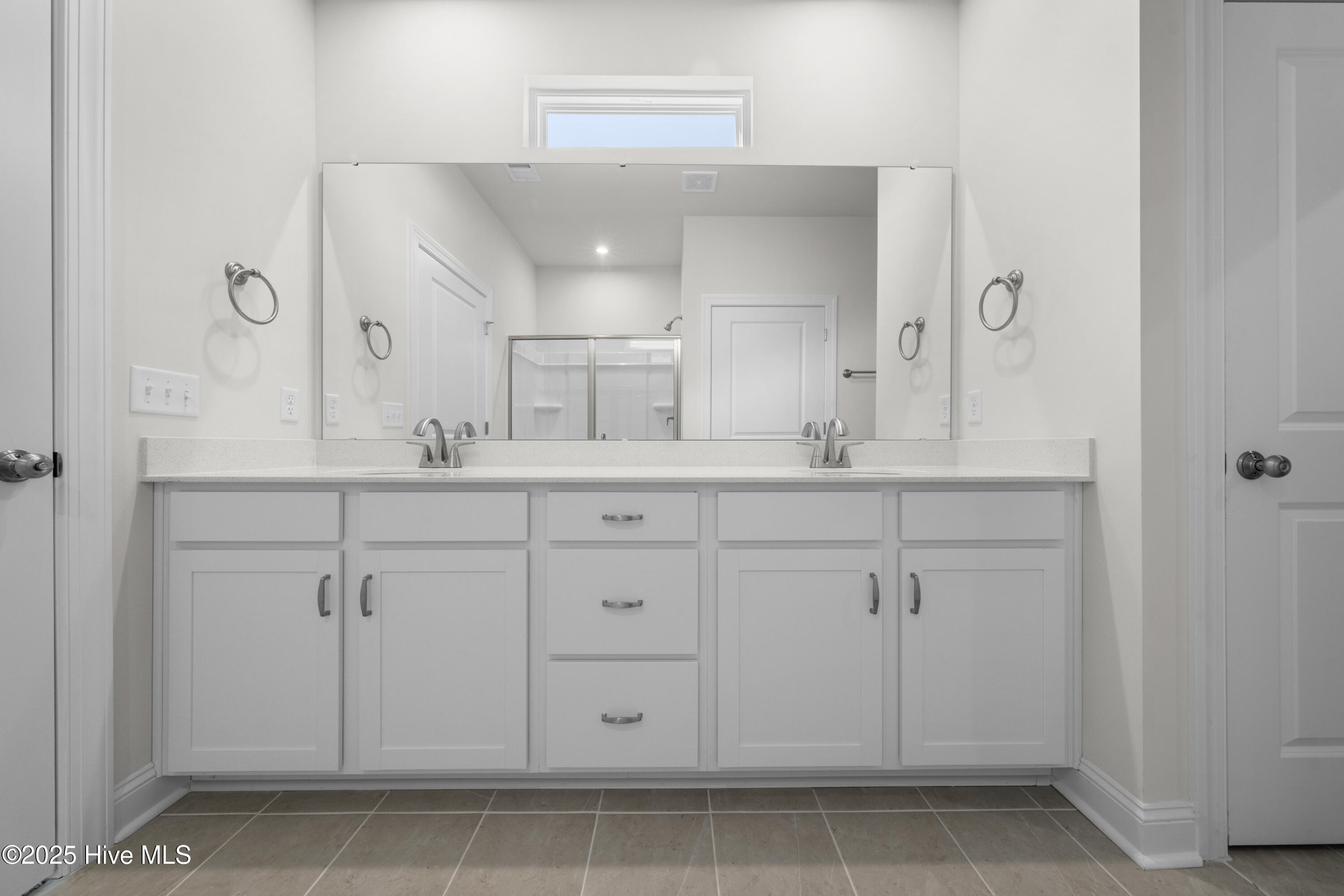 100565958 | Photo 32