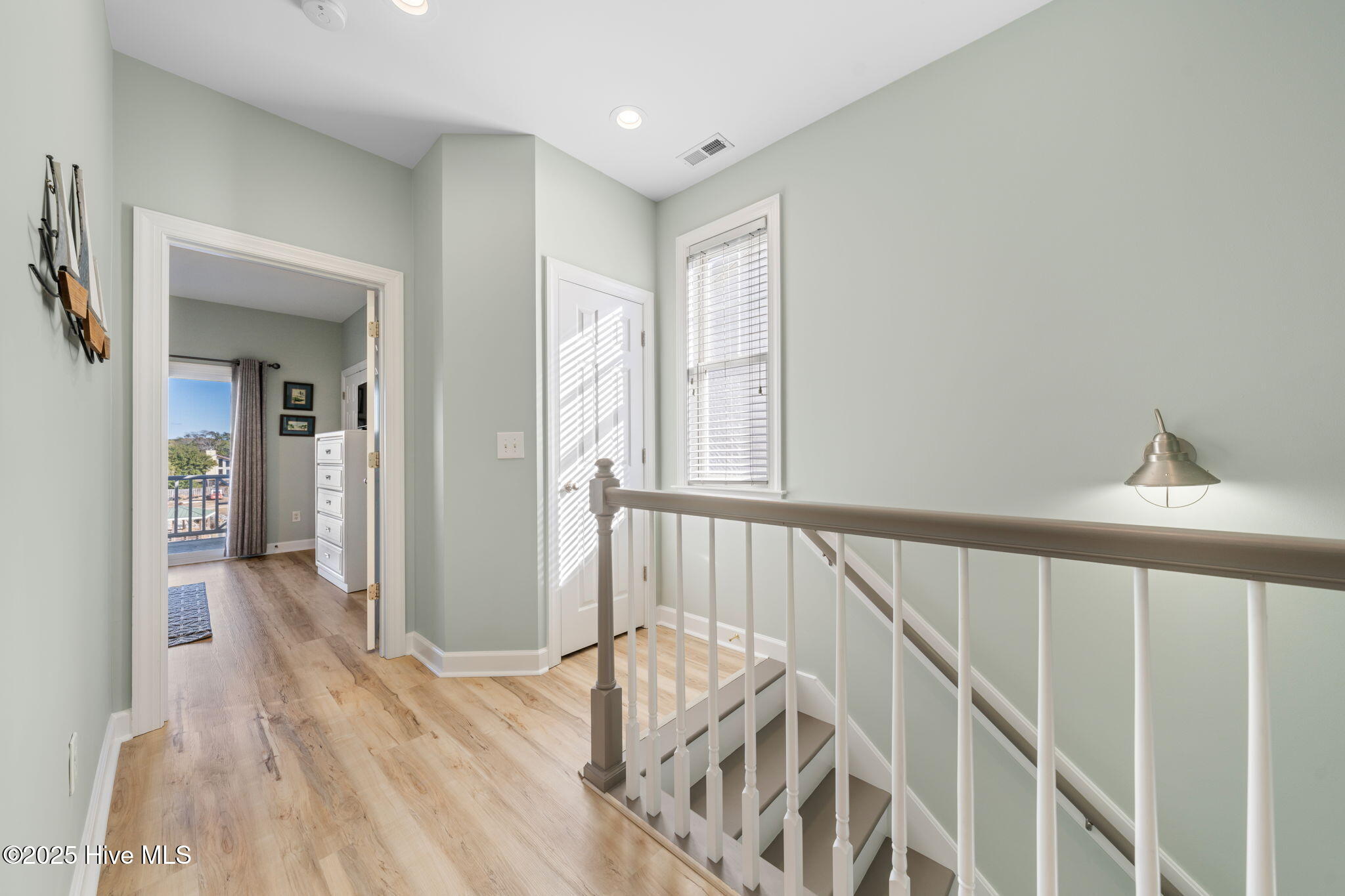 100526205 | Photo 51