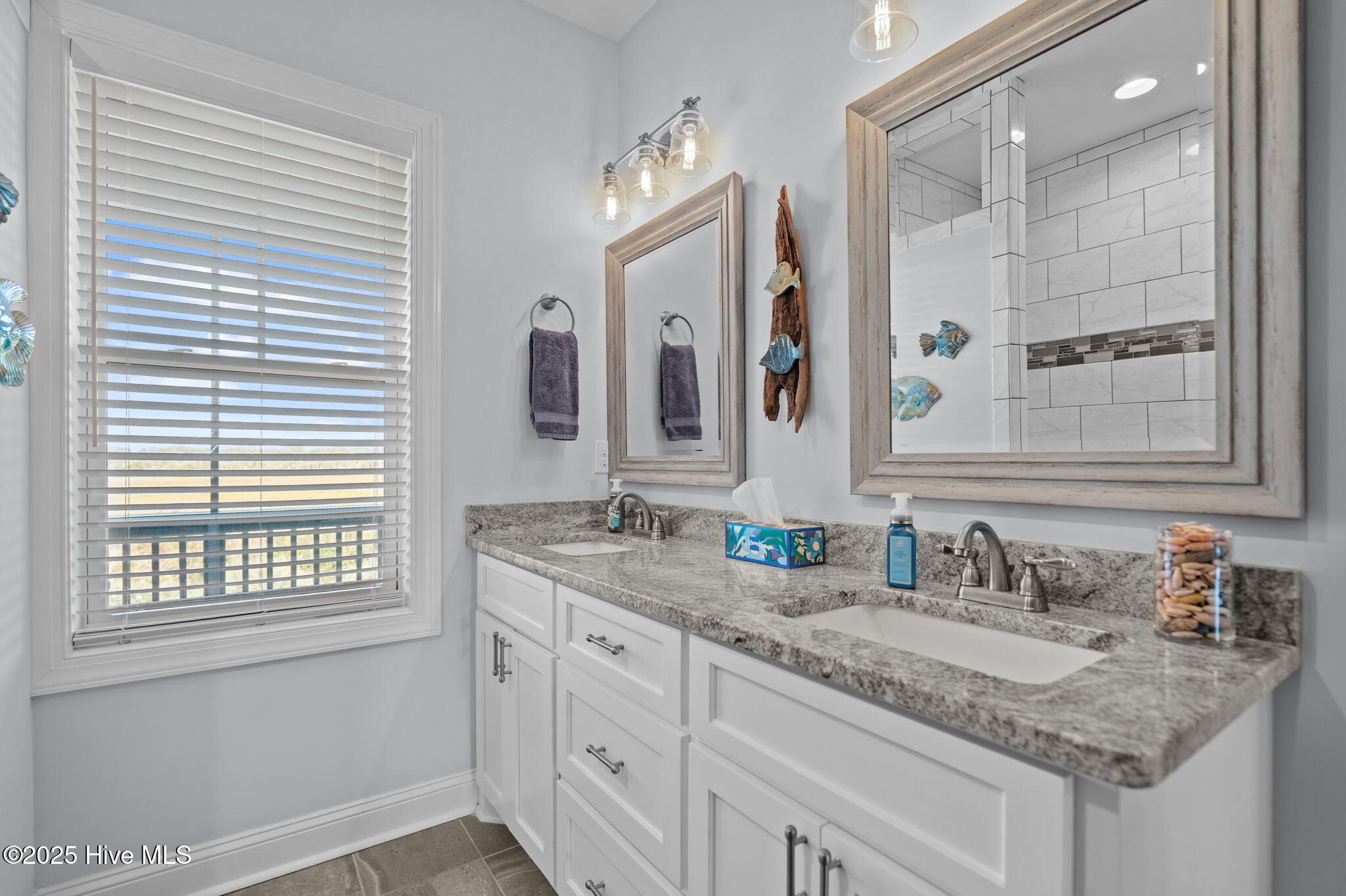 100543391 | Photo 19