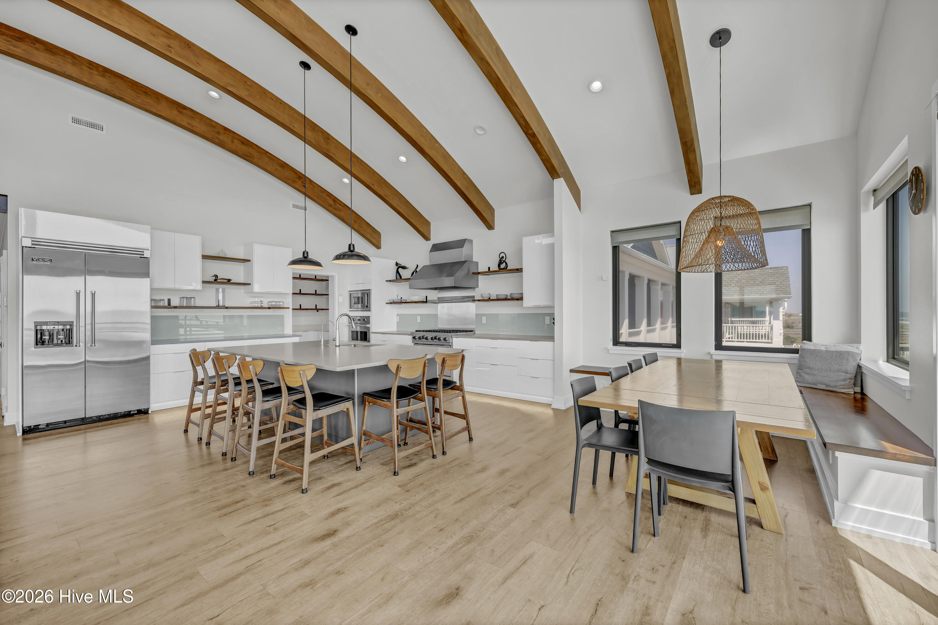 100565280 | Photo 10