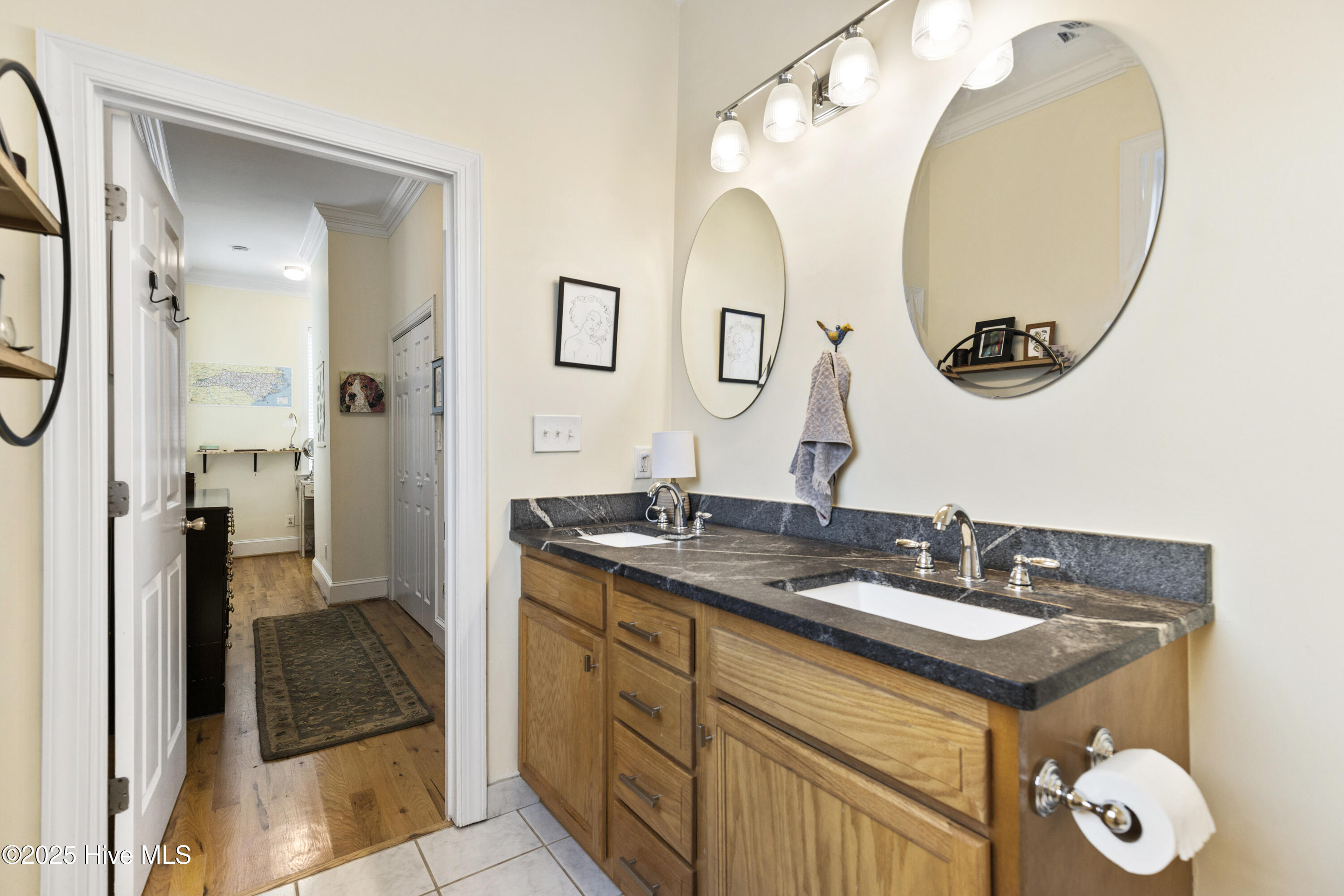 100516838 | Photo 35