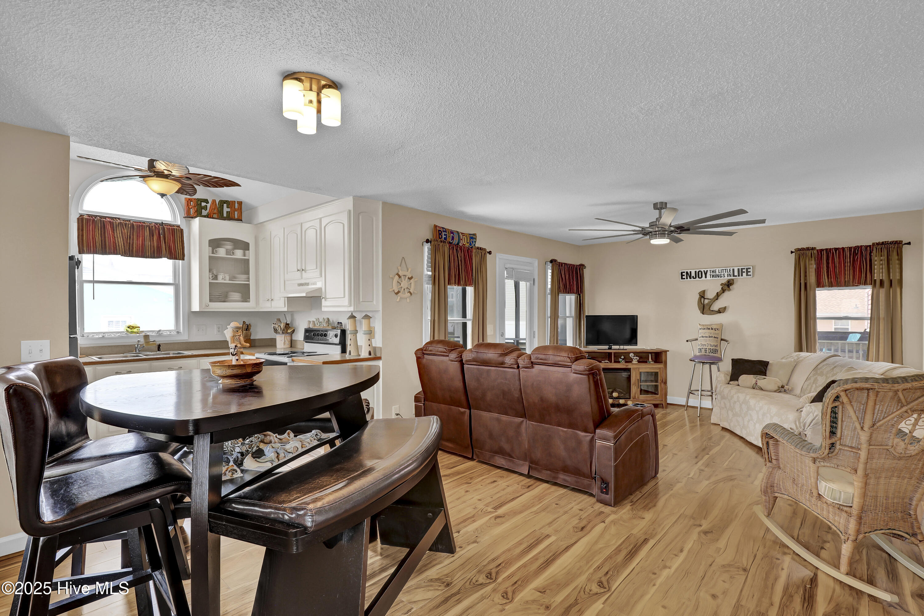 100521146 | Photo 13