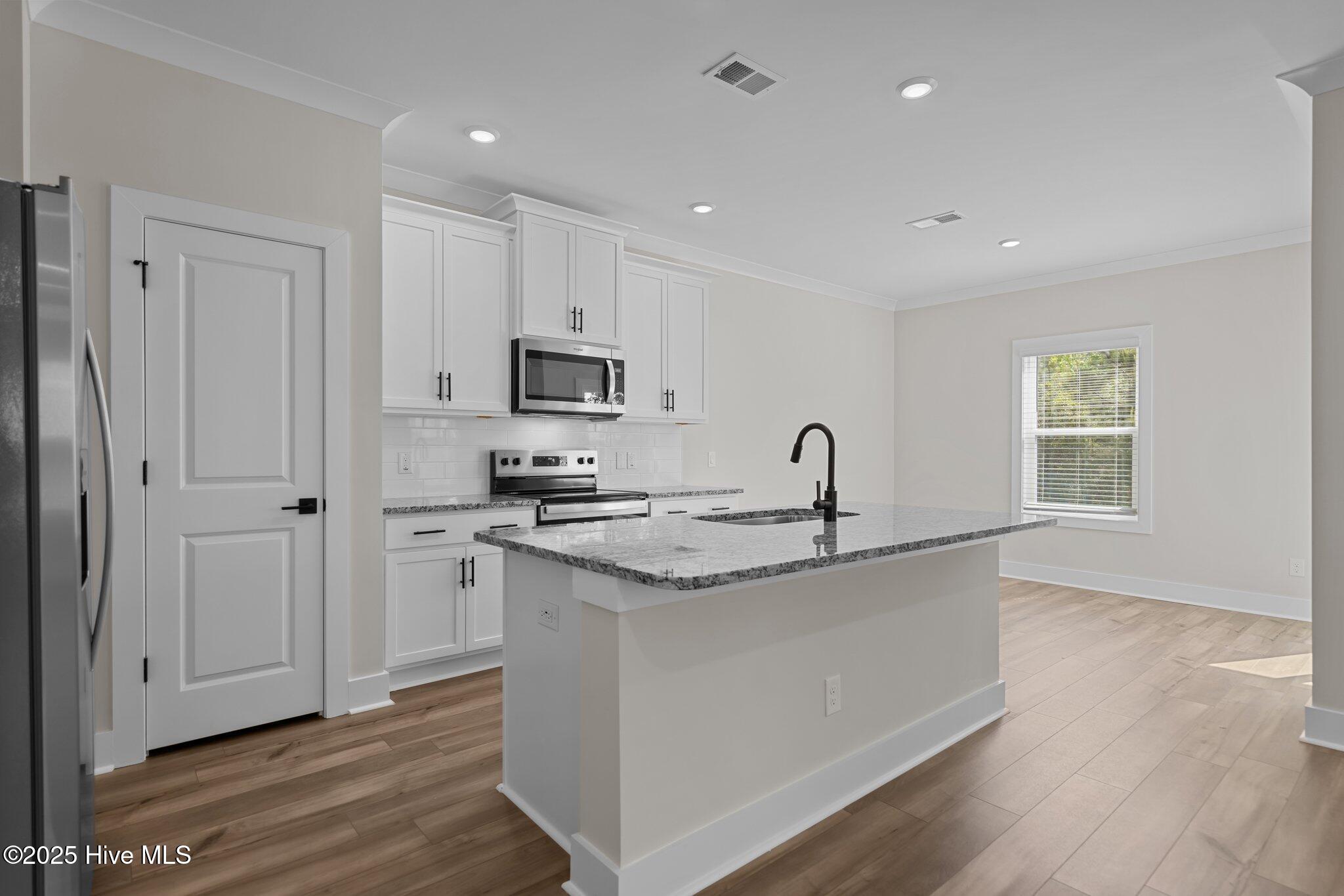 100505530 | Photo 11