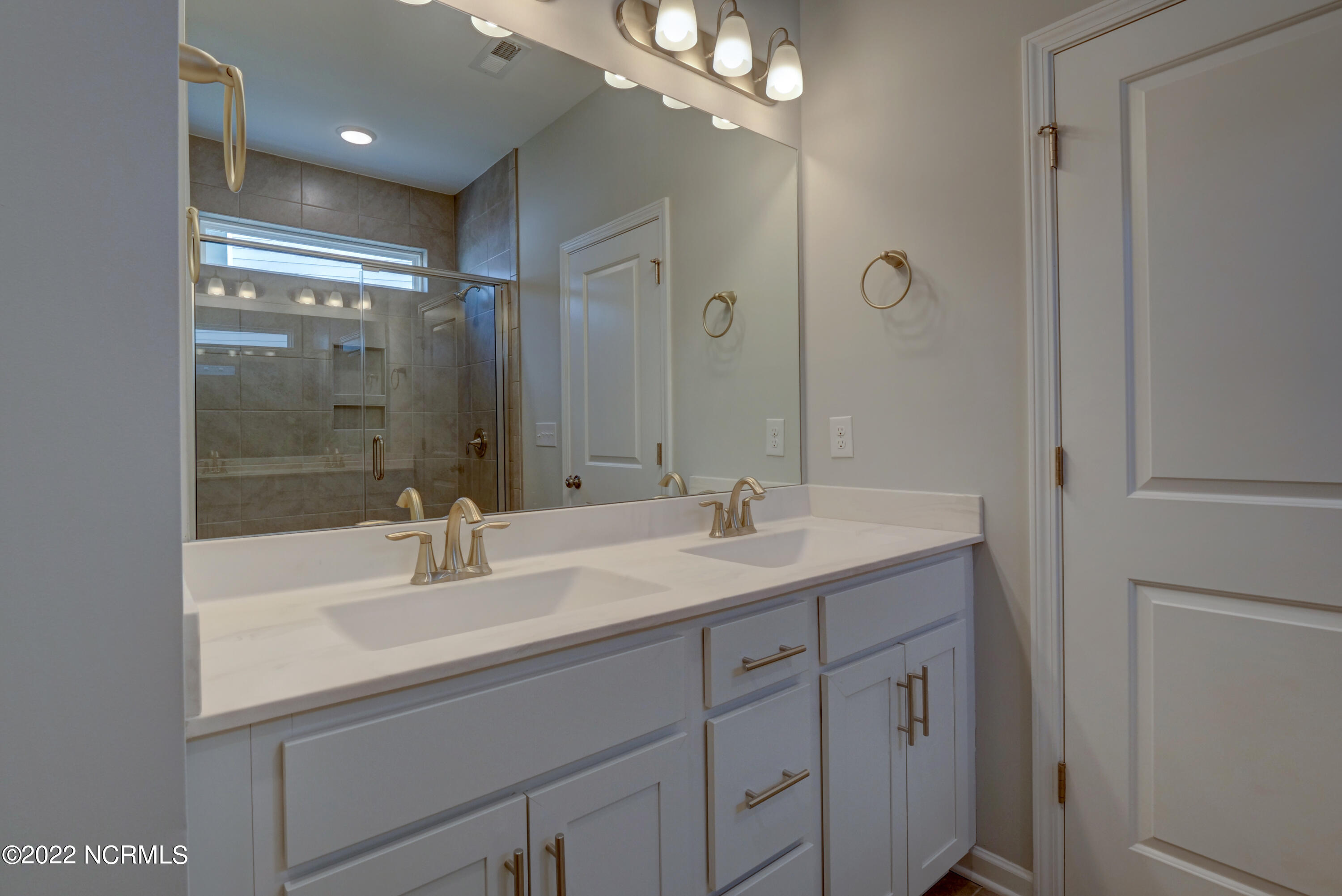 100528514 | Photo 11