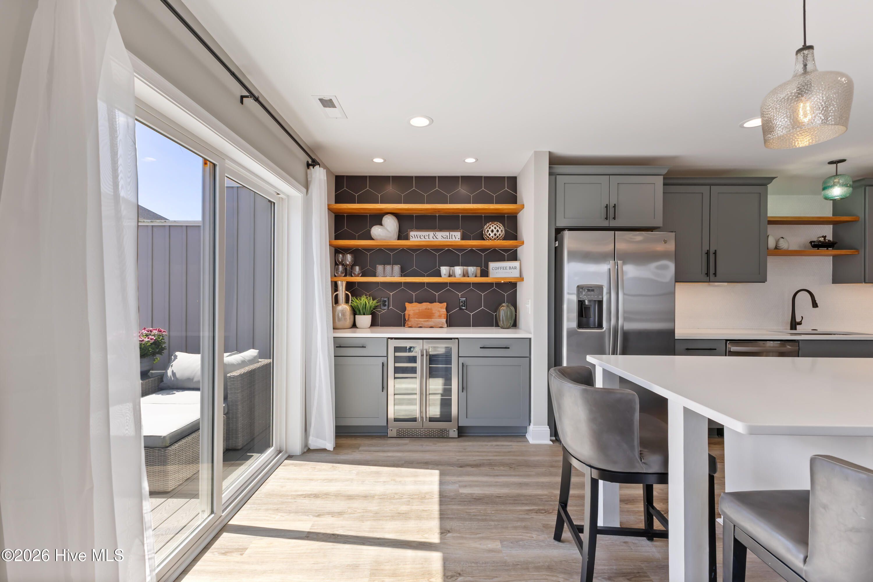 100564828 | Photo 12