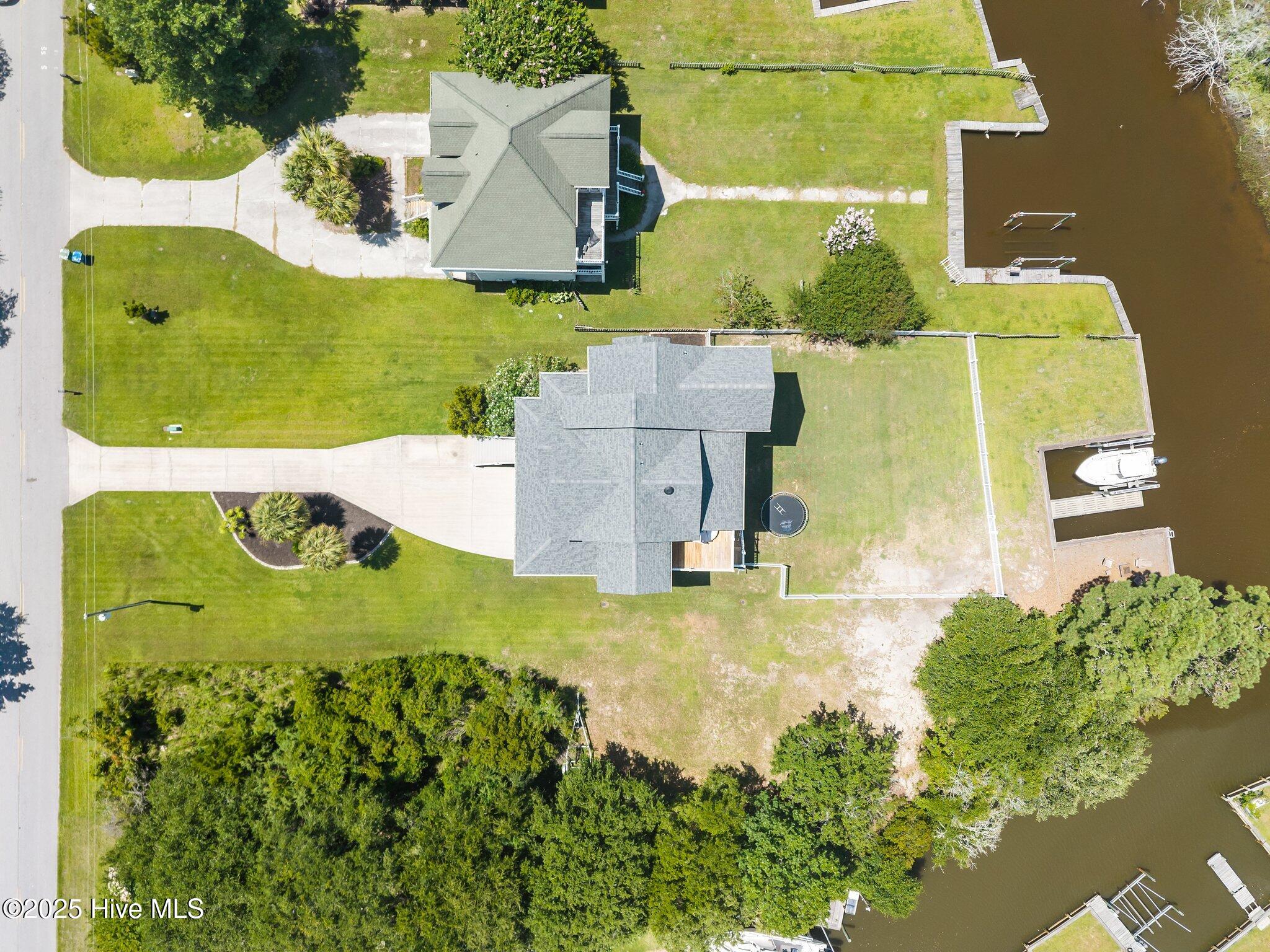 100517402 | Photo 77