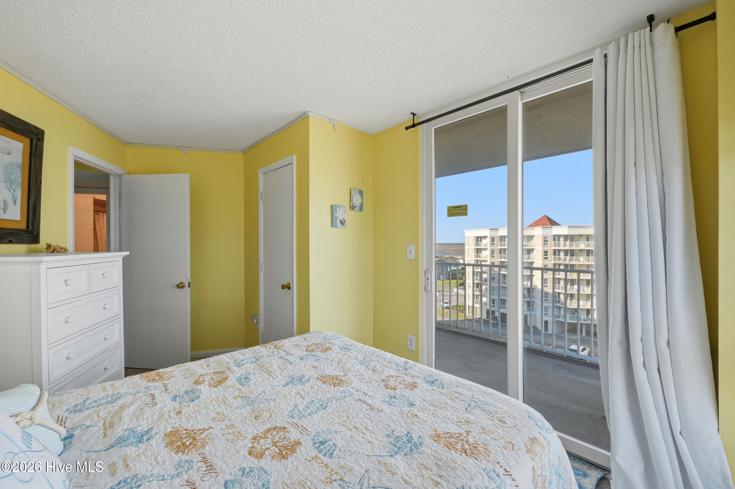 100563284 | Photo 25