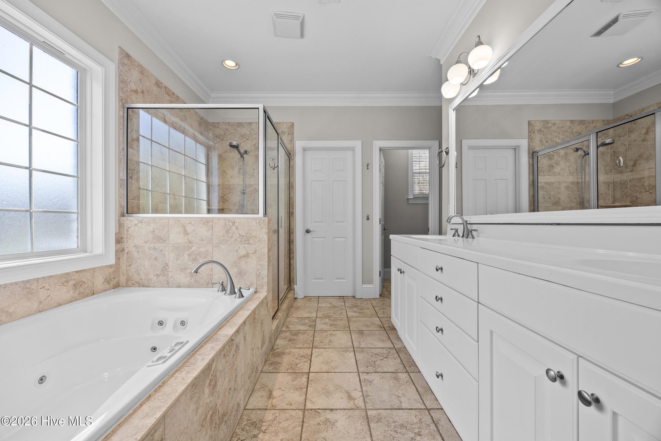 100565771 | Photo 31