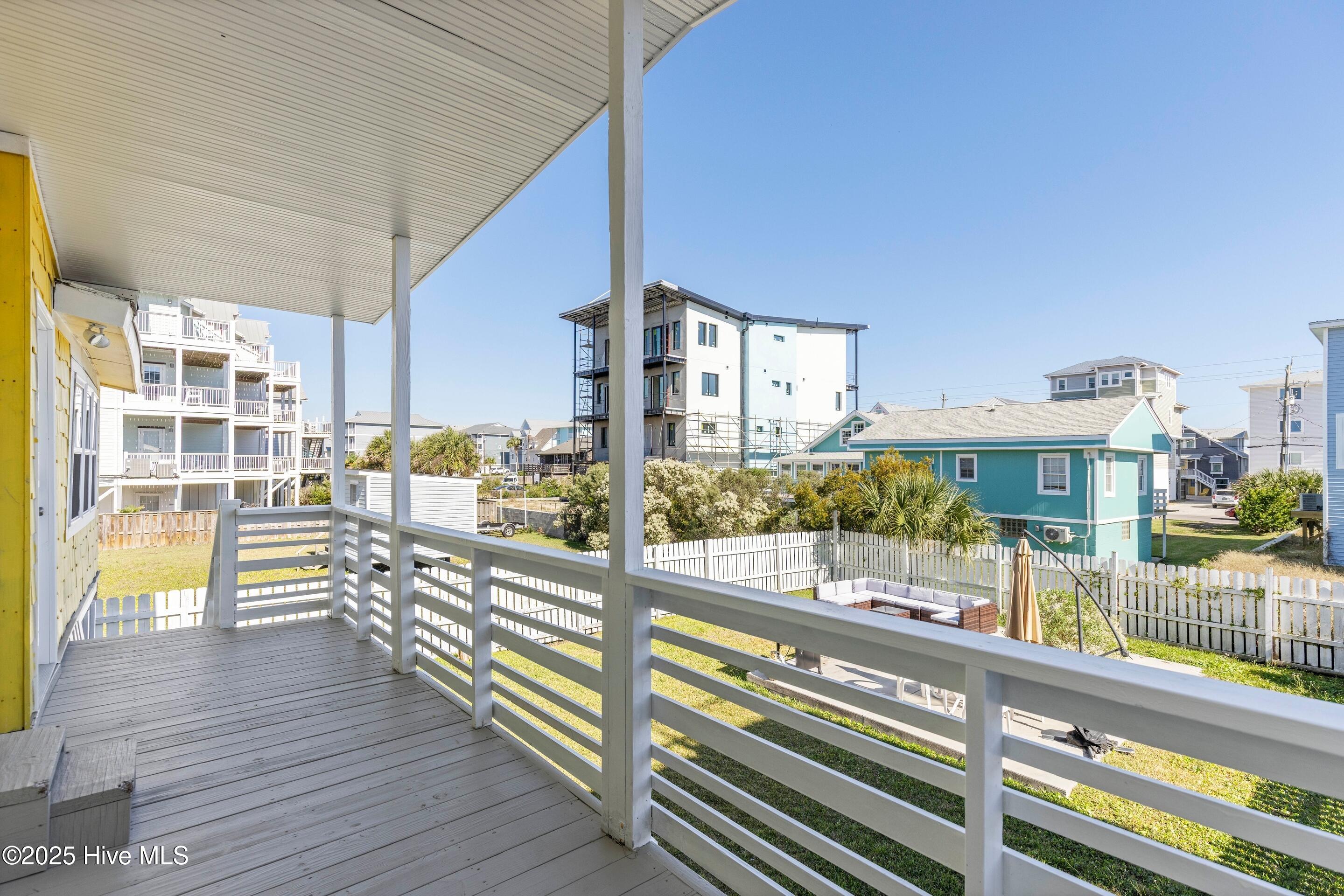 100567427 | Photo 40