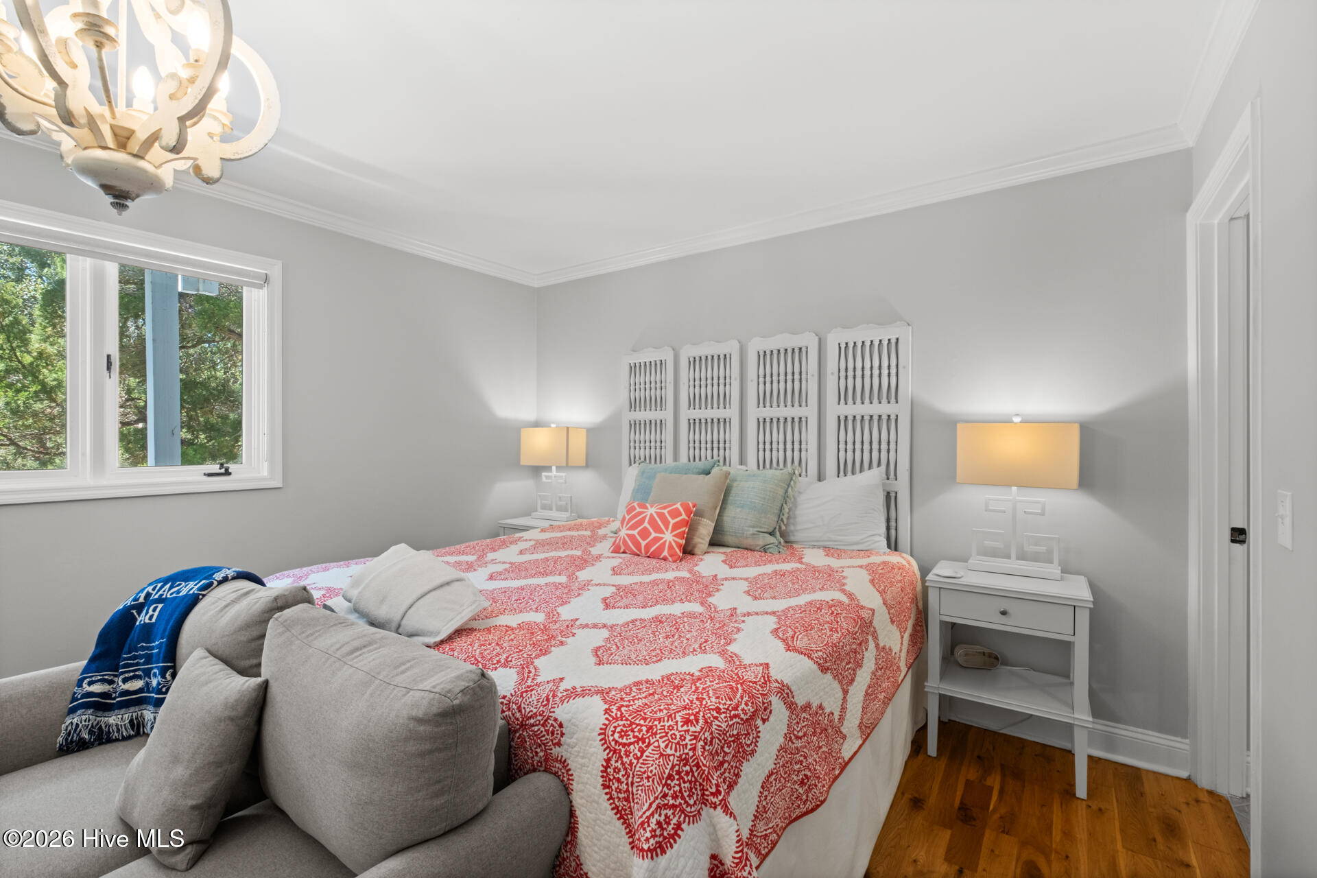 100569244 | Photo 15