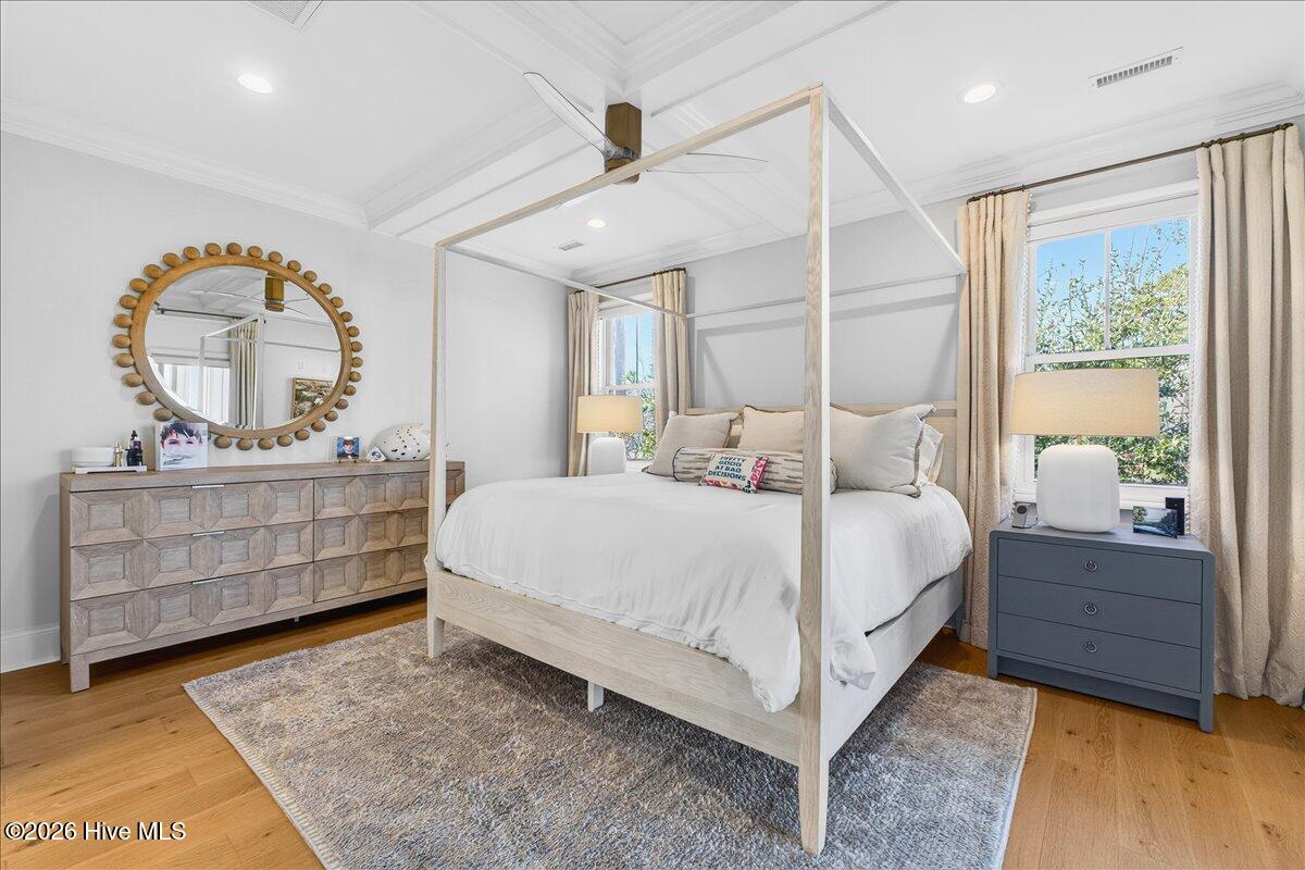 100549298 | Photo 38