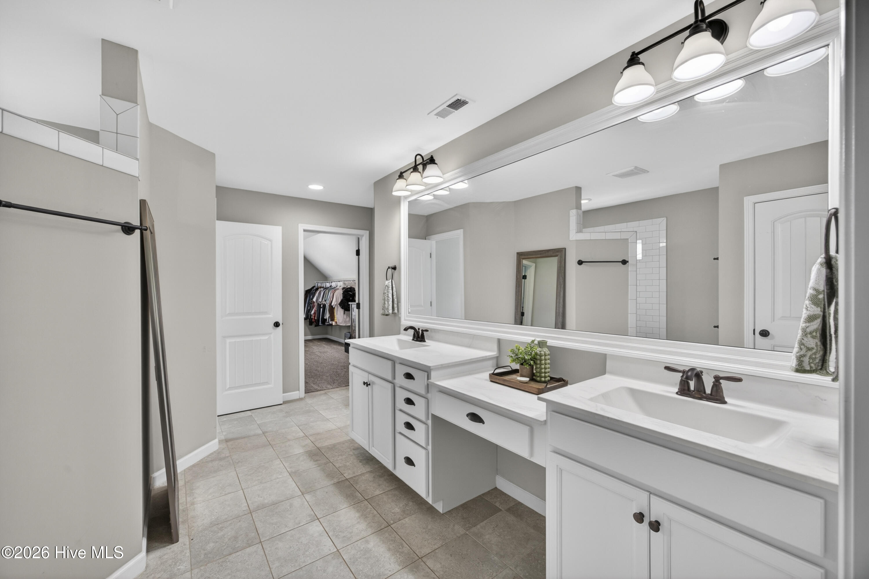 100567368 | Photo 57