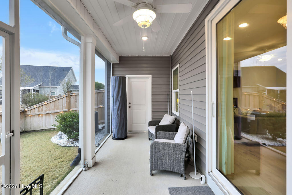 100549717 | Photo 30