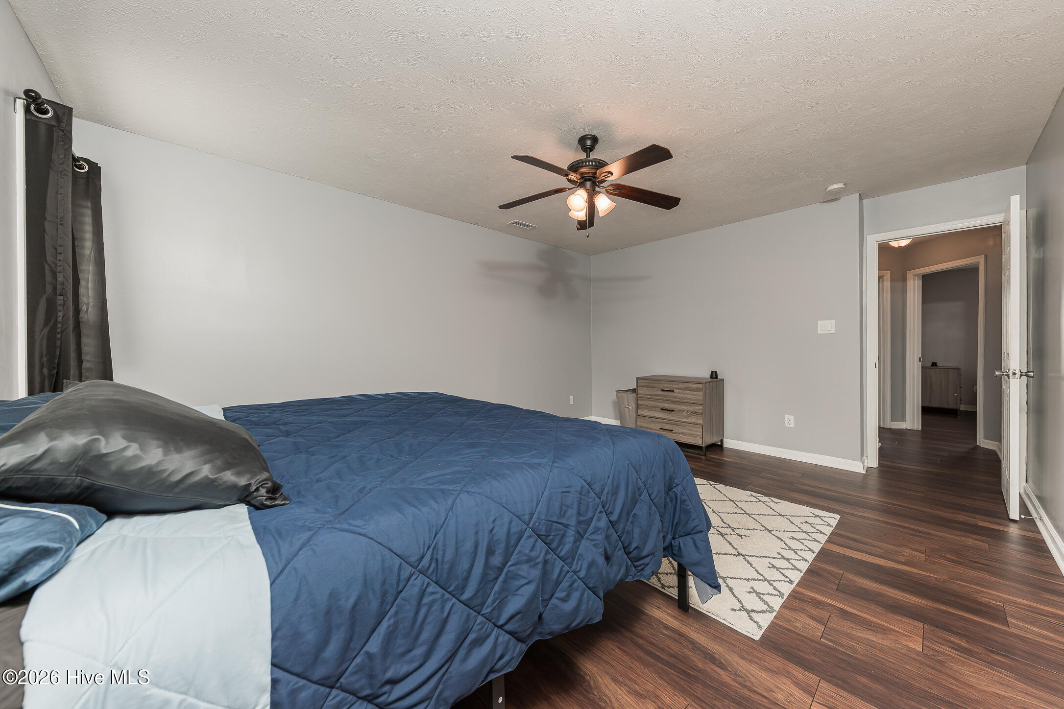 100561877 | Photo 19