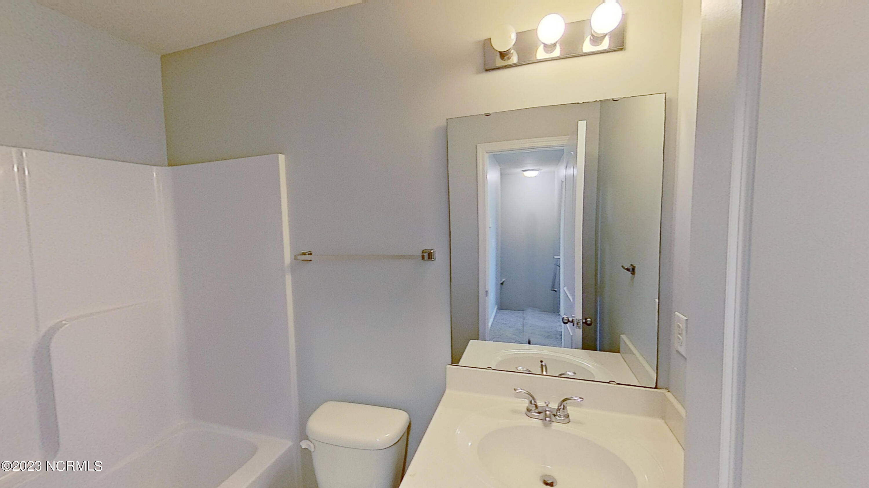 100550437 | Photo 18