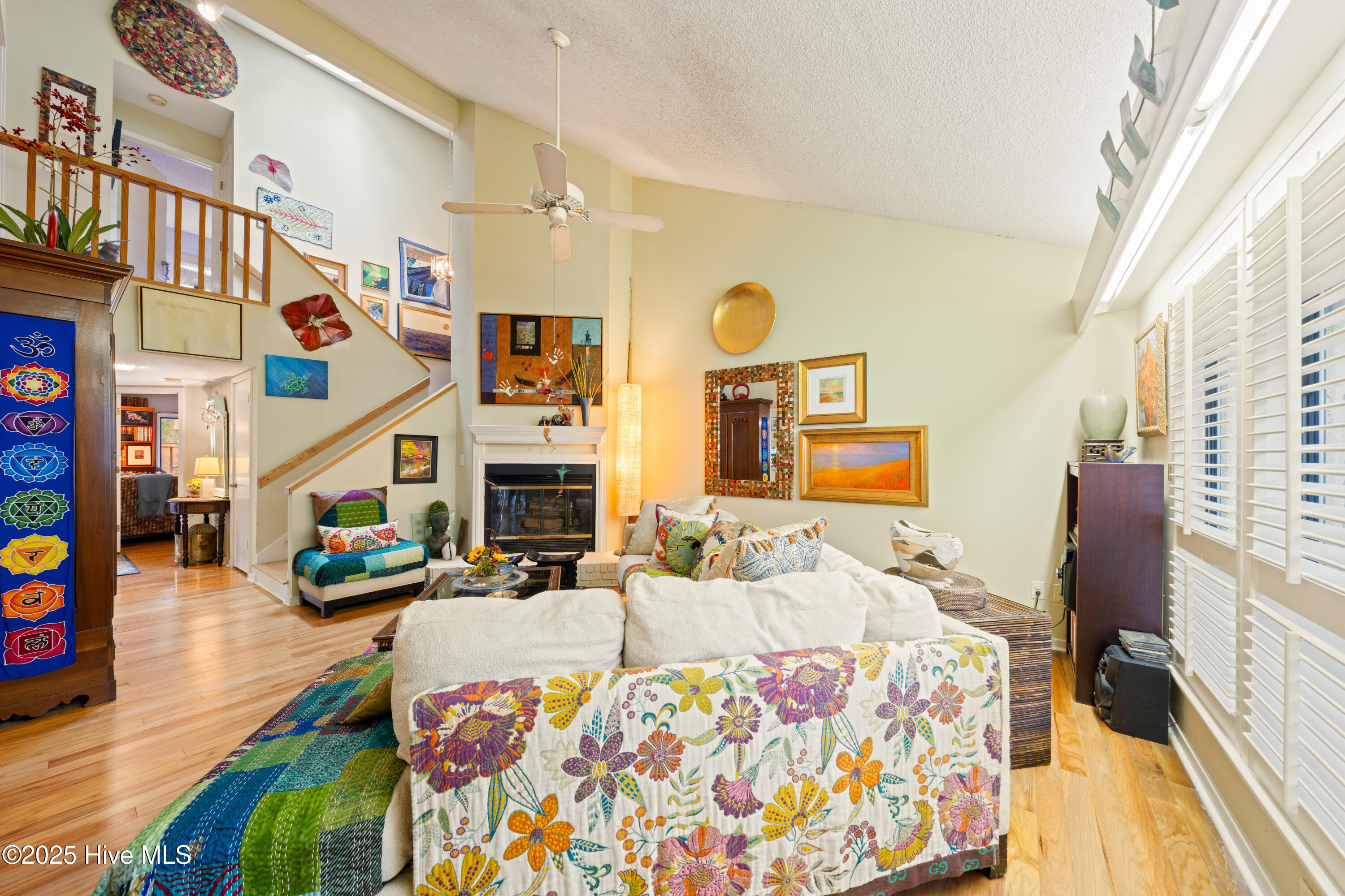 100543776 | Photo 17