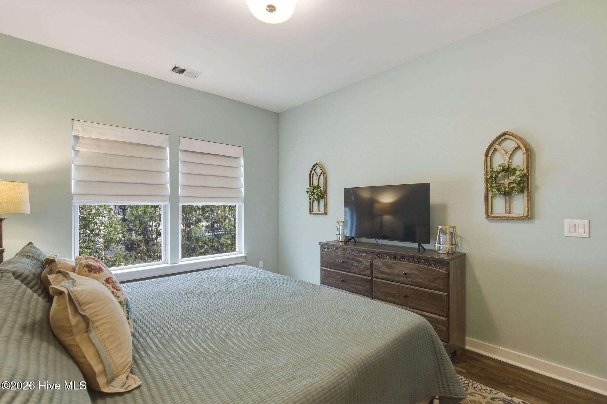 100560702 | Photo 58