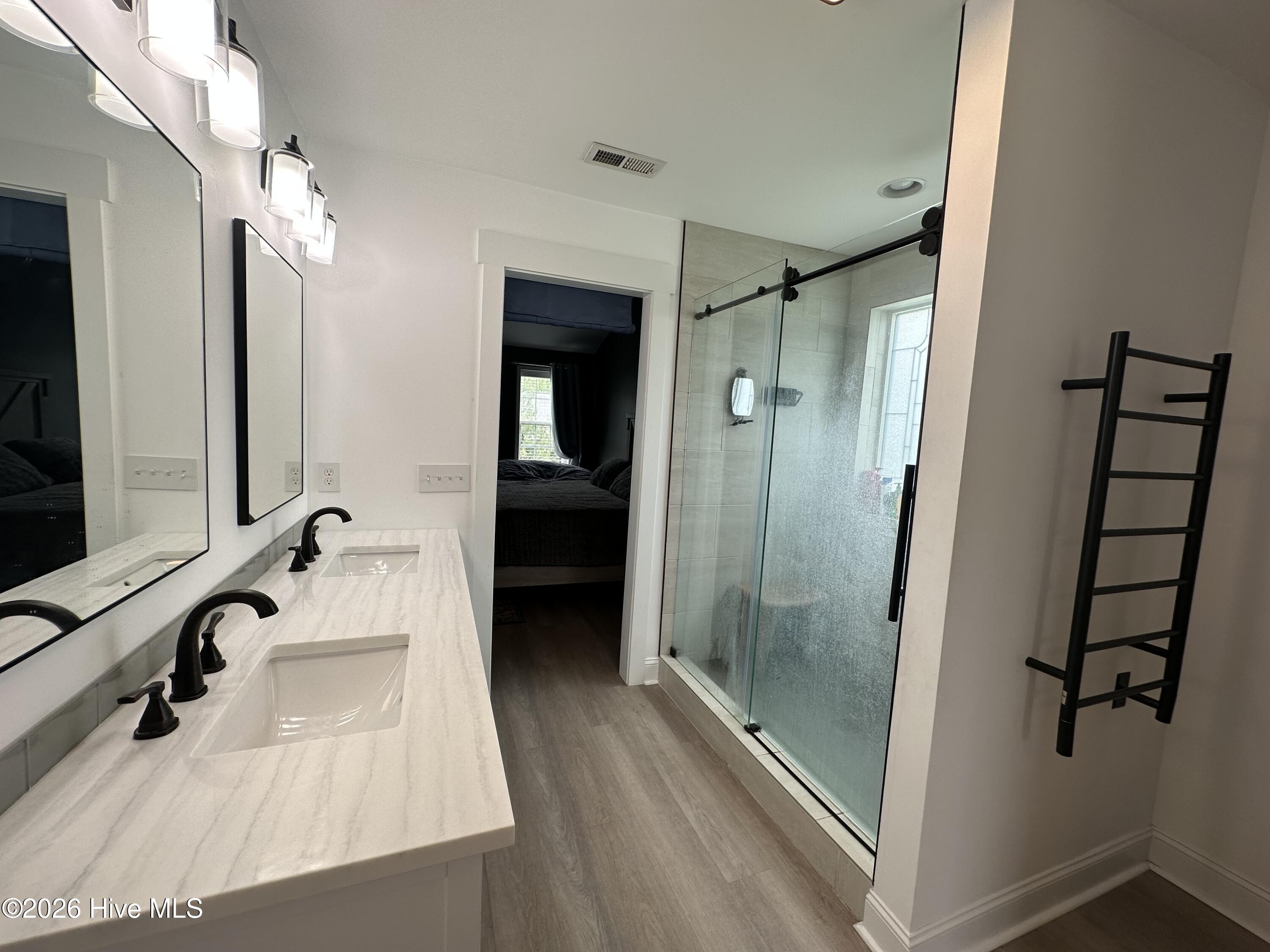 100563138 | Photo 16