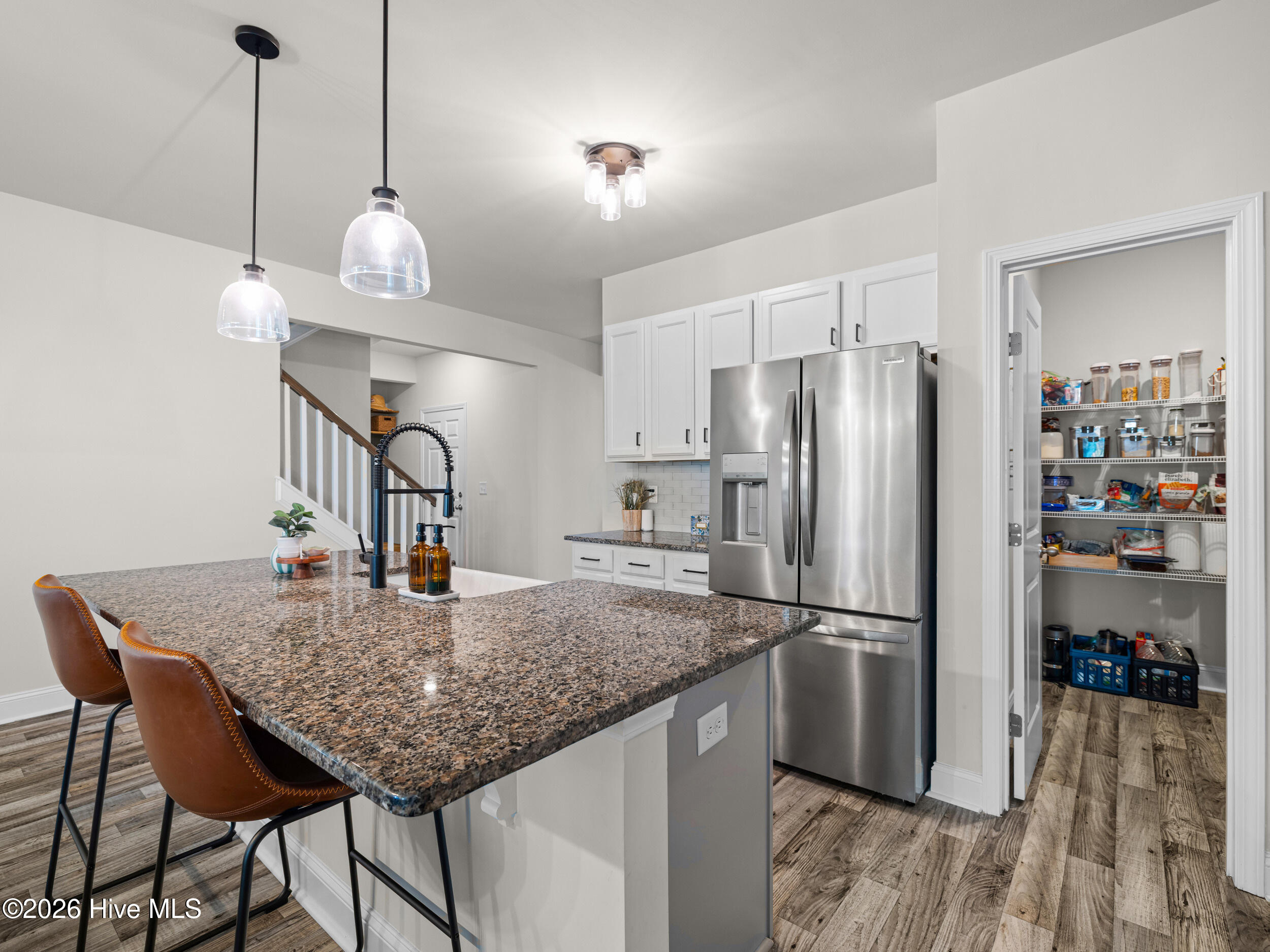 100565919 | Photo 17