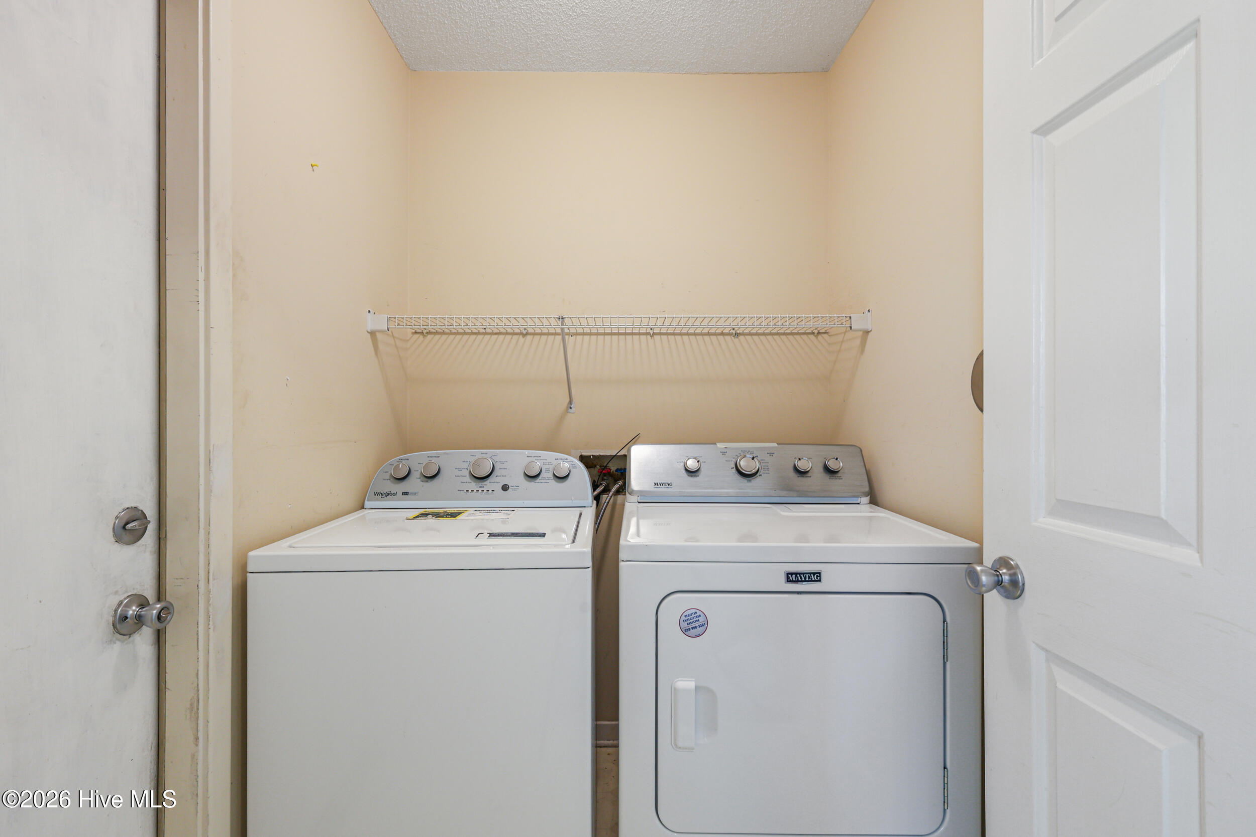 100569768 | Photo 31