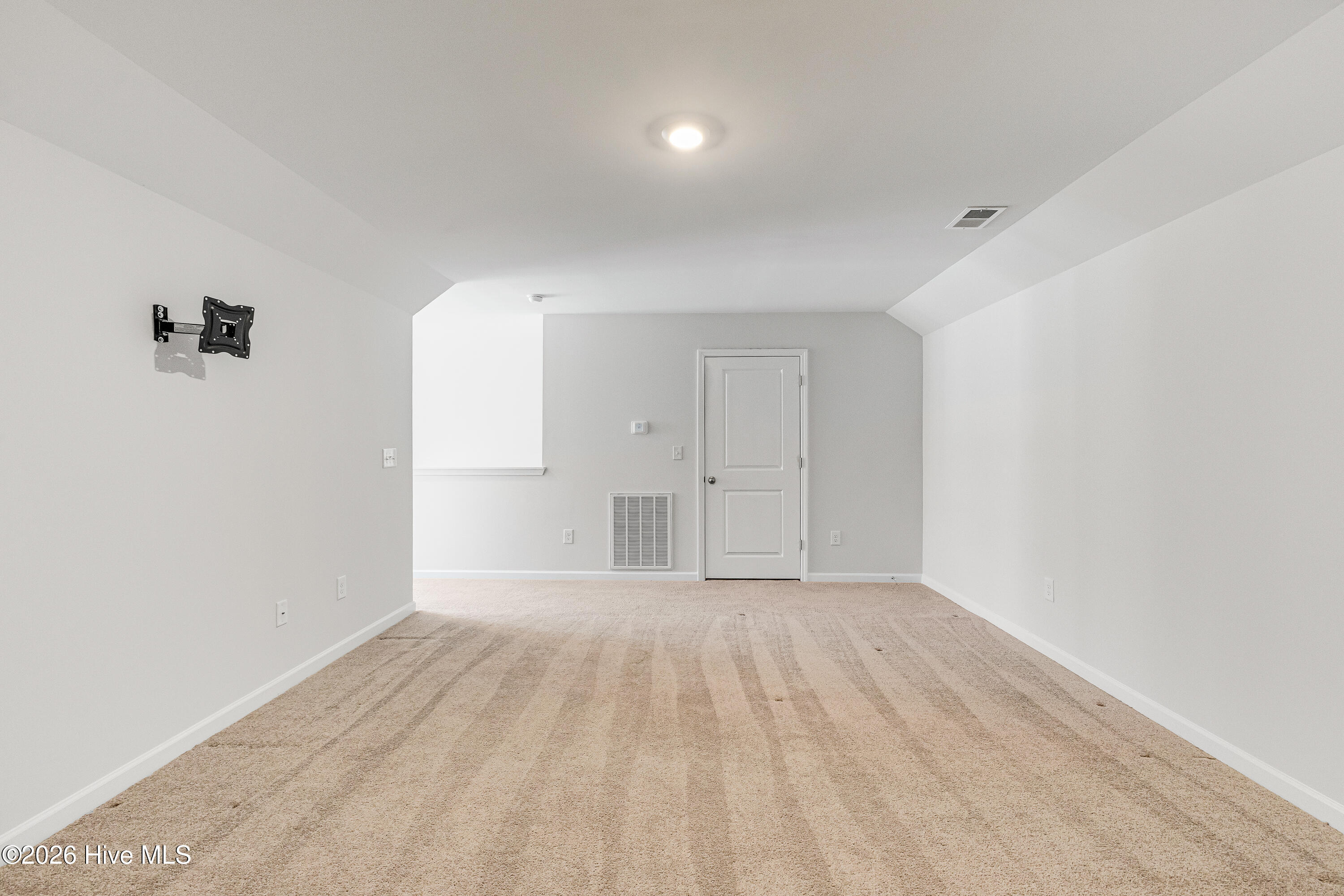 100521011 | Photo 36