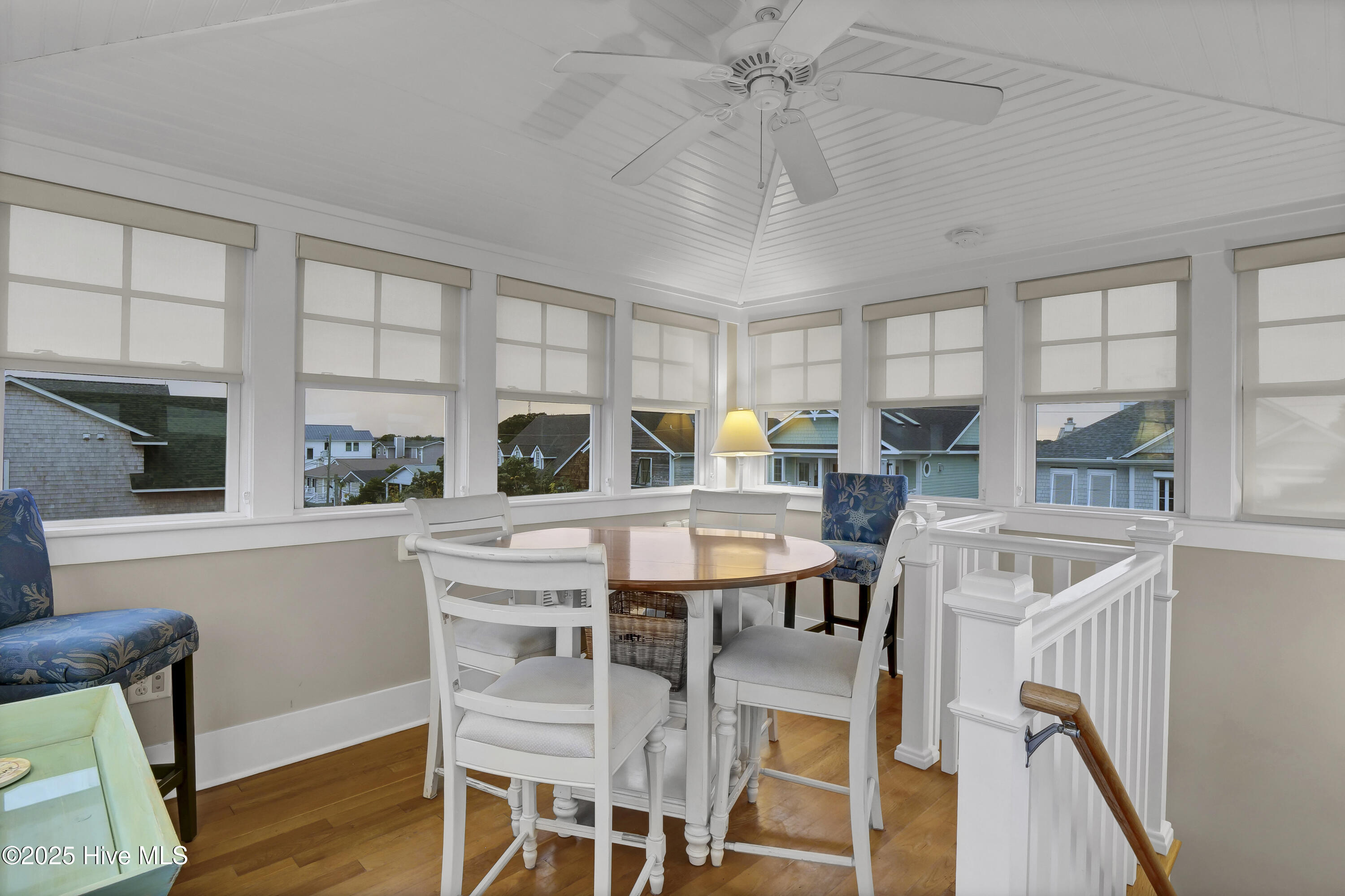 100525301 | Photo 42