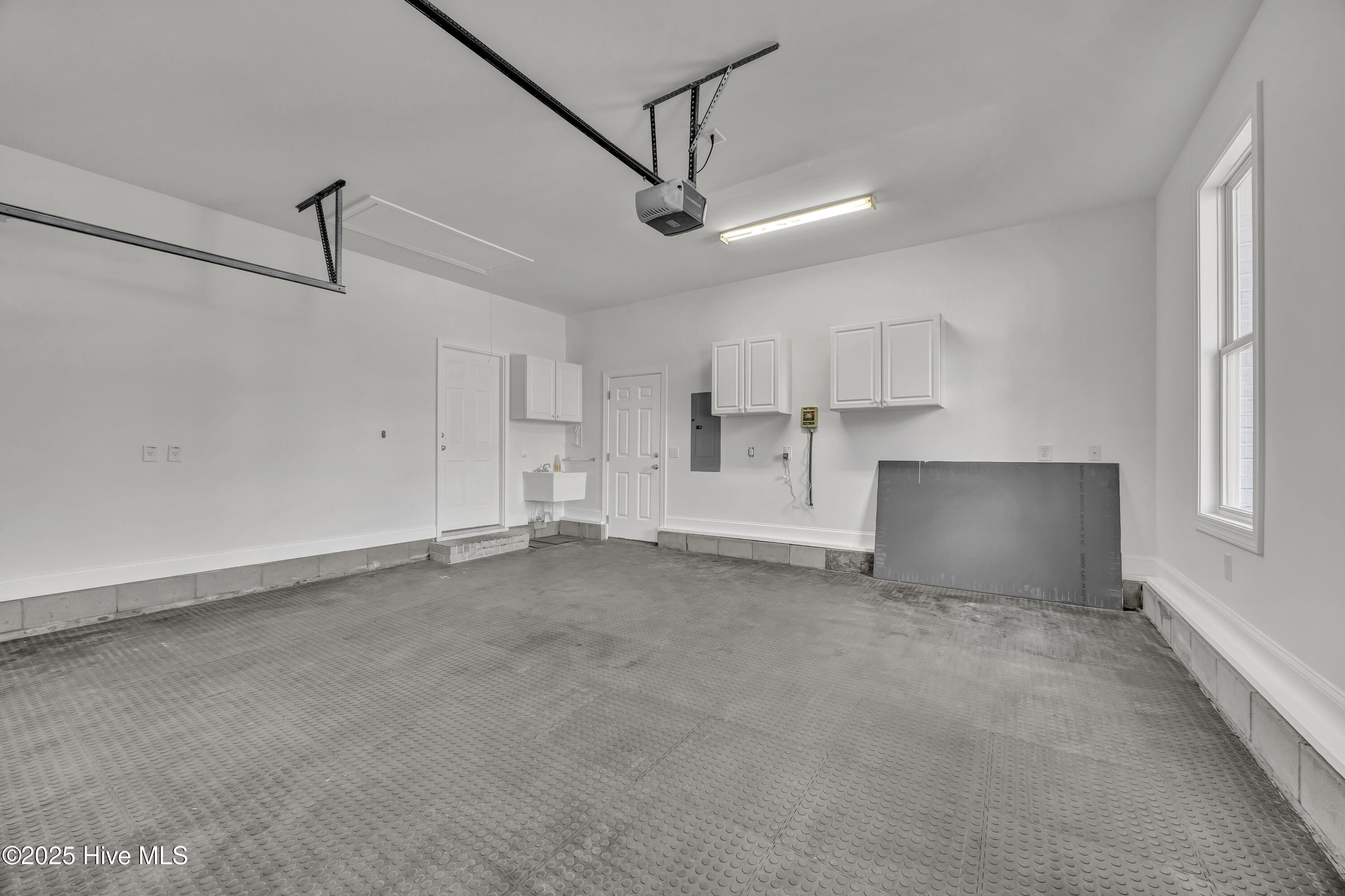 100542257 | Photo 24