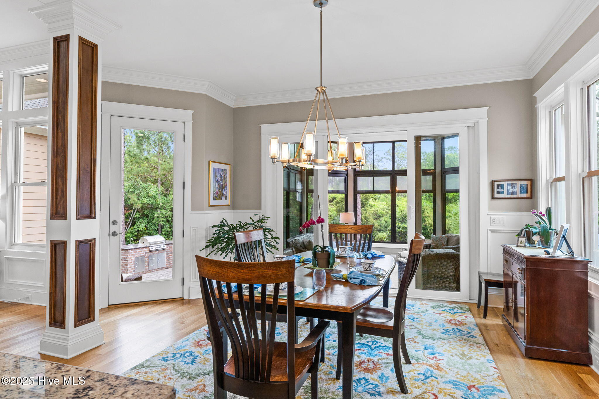 100562401 | Photo 38