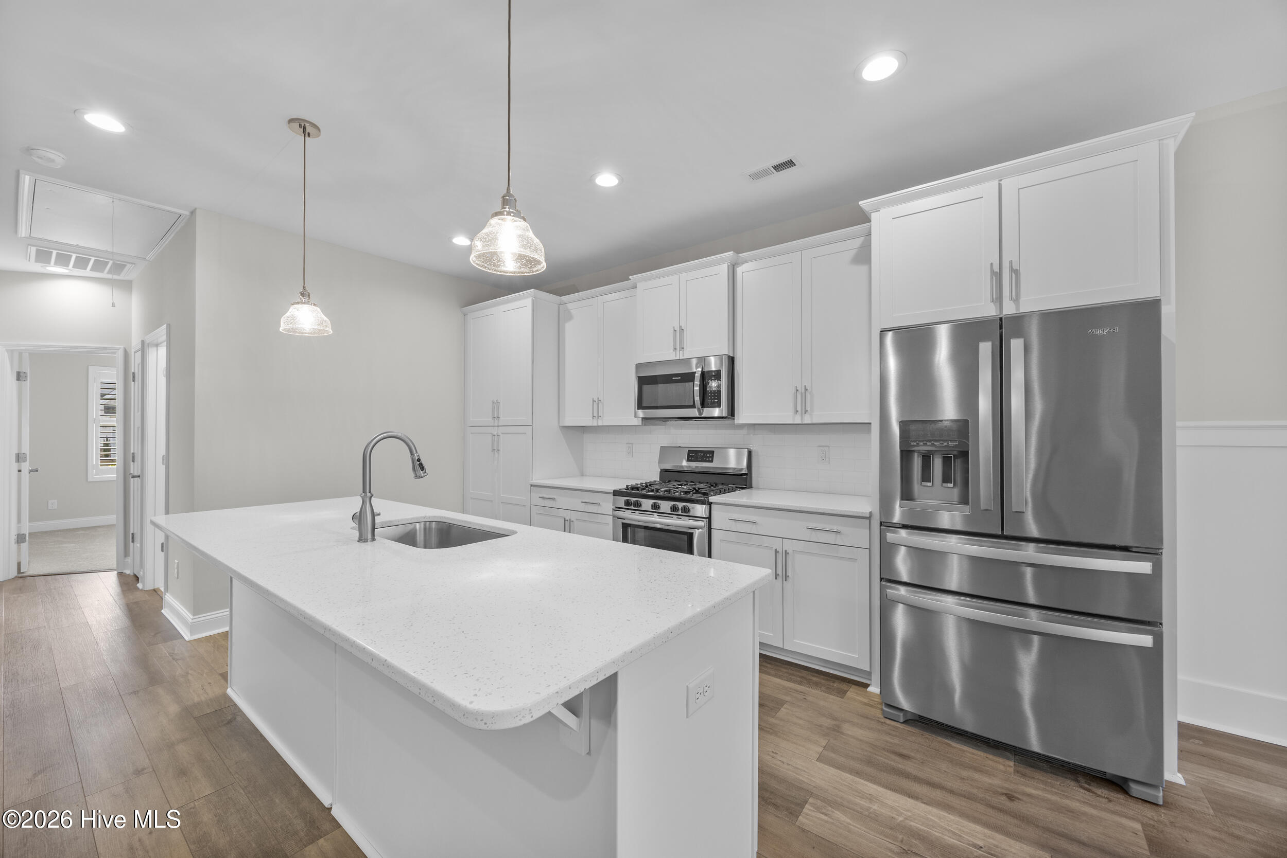 100559295 | Photo 12