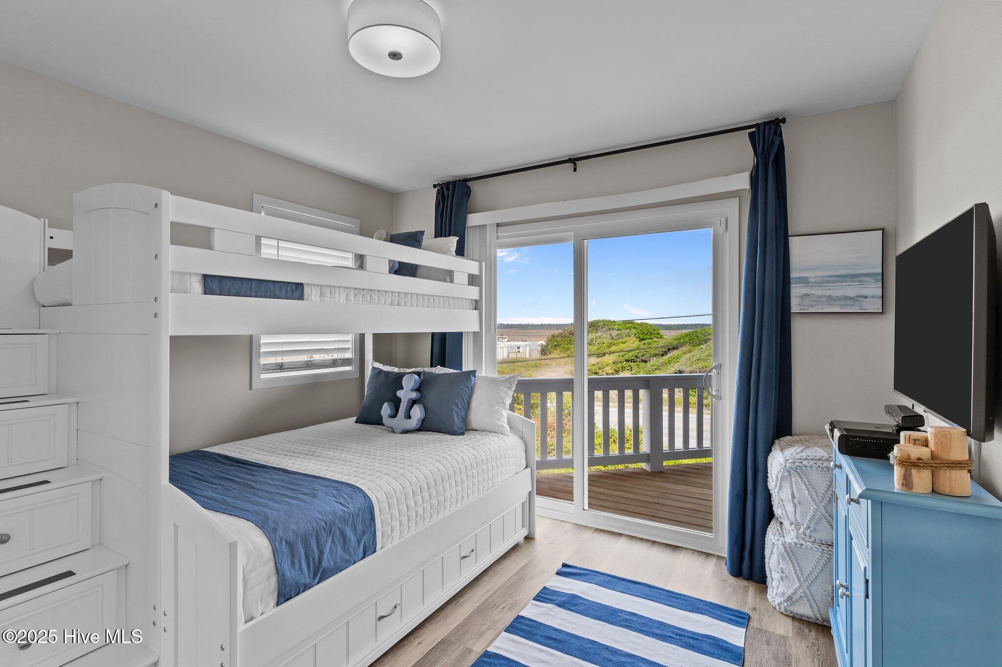 100529383 | Photo 36