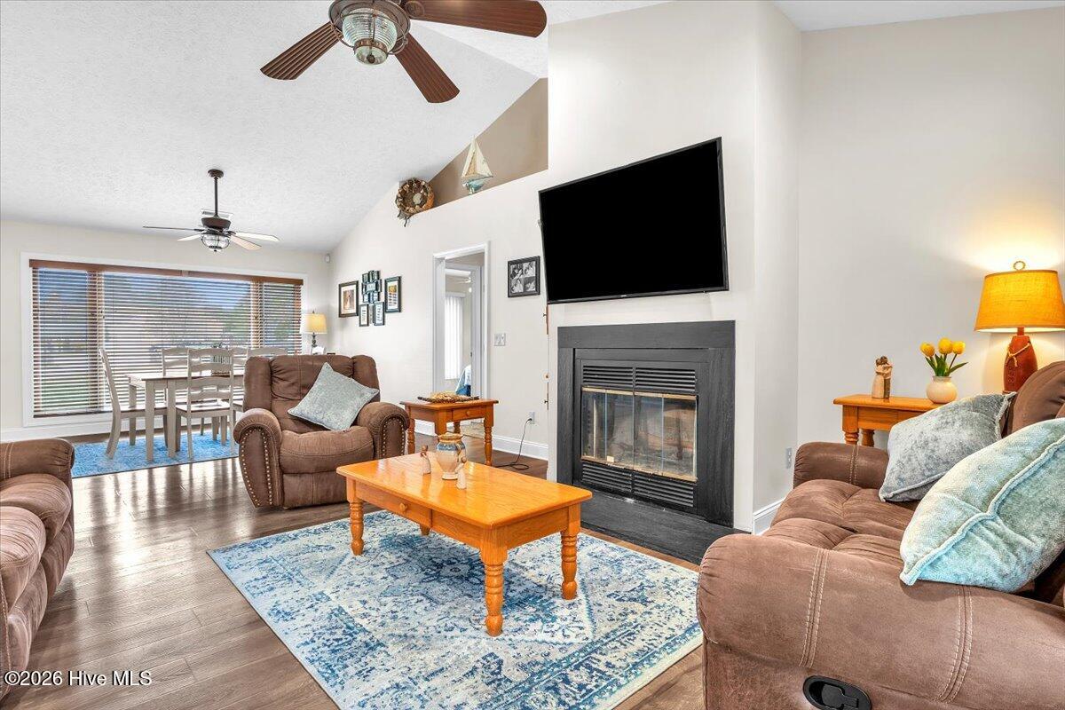 100563011 | Photo 13