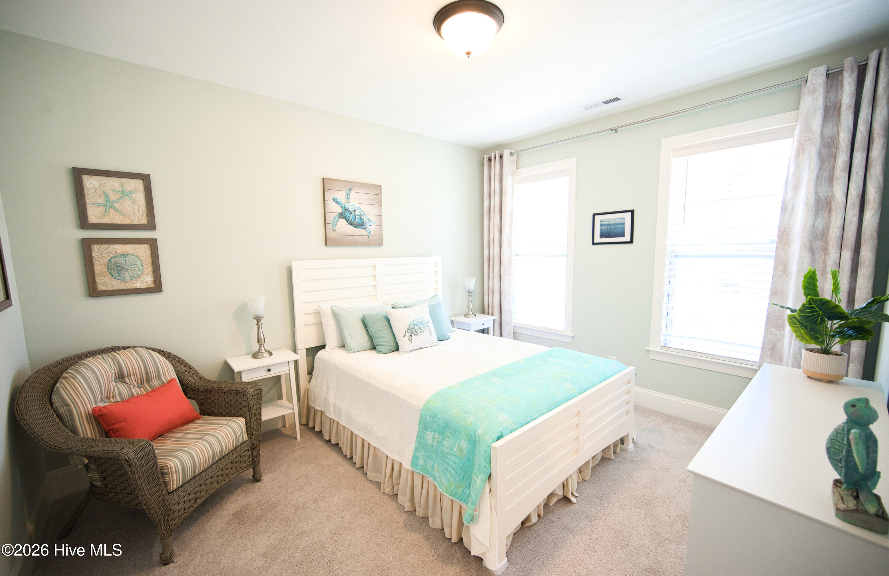 100567363 | Photo 32