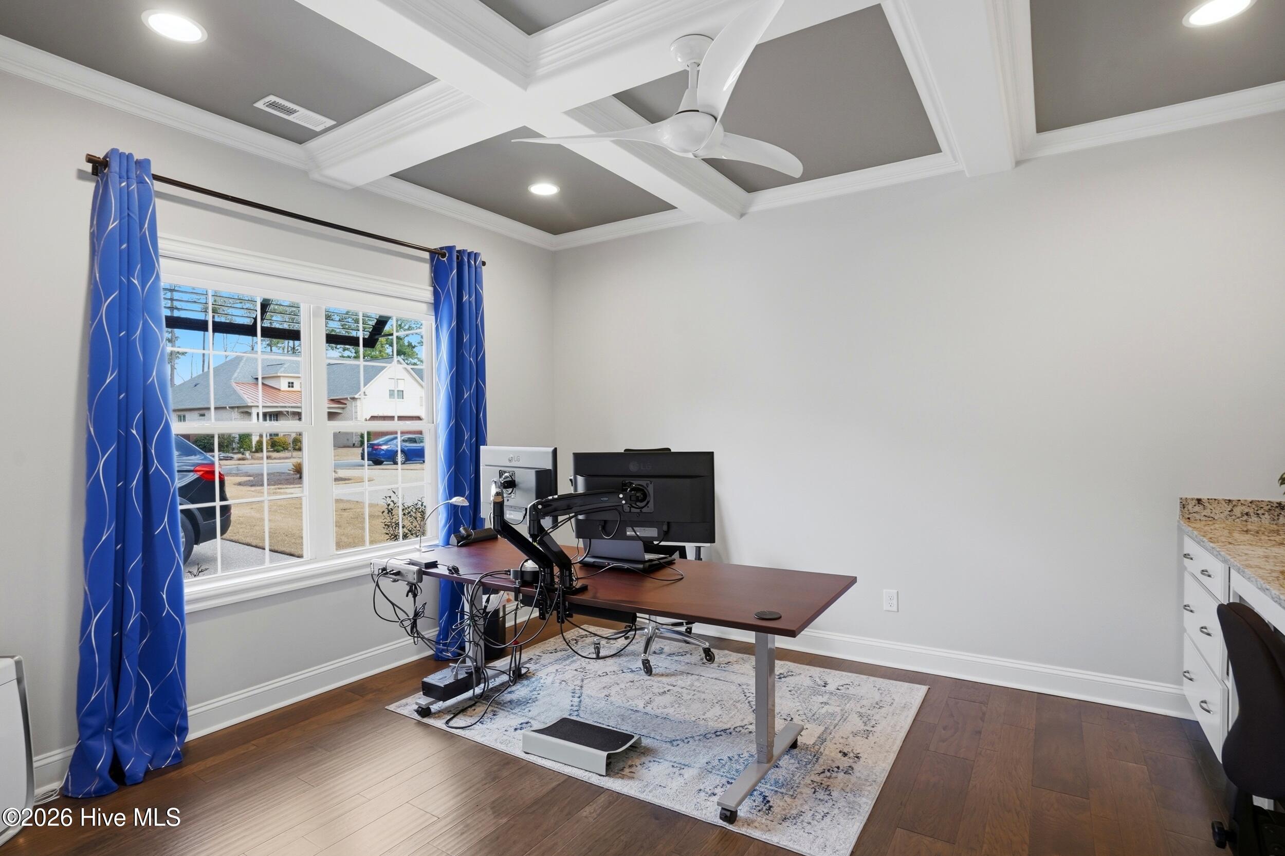 100560979 | Photo 27