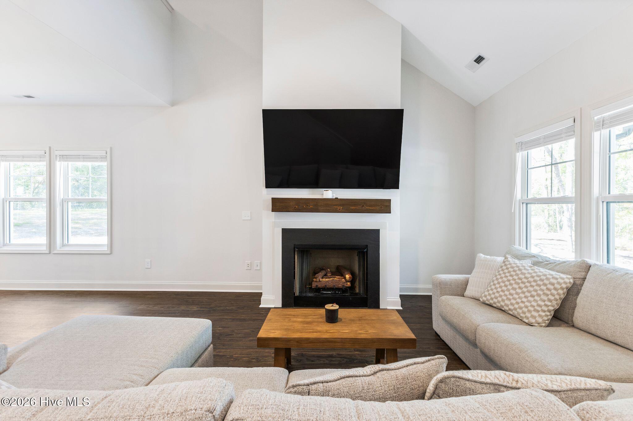 100568135 | Photo 16