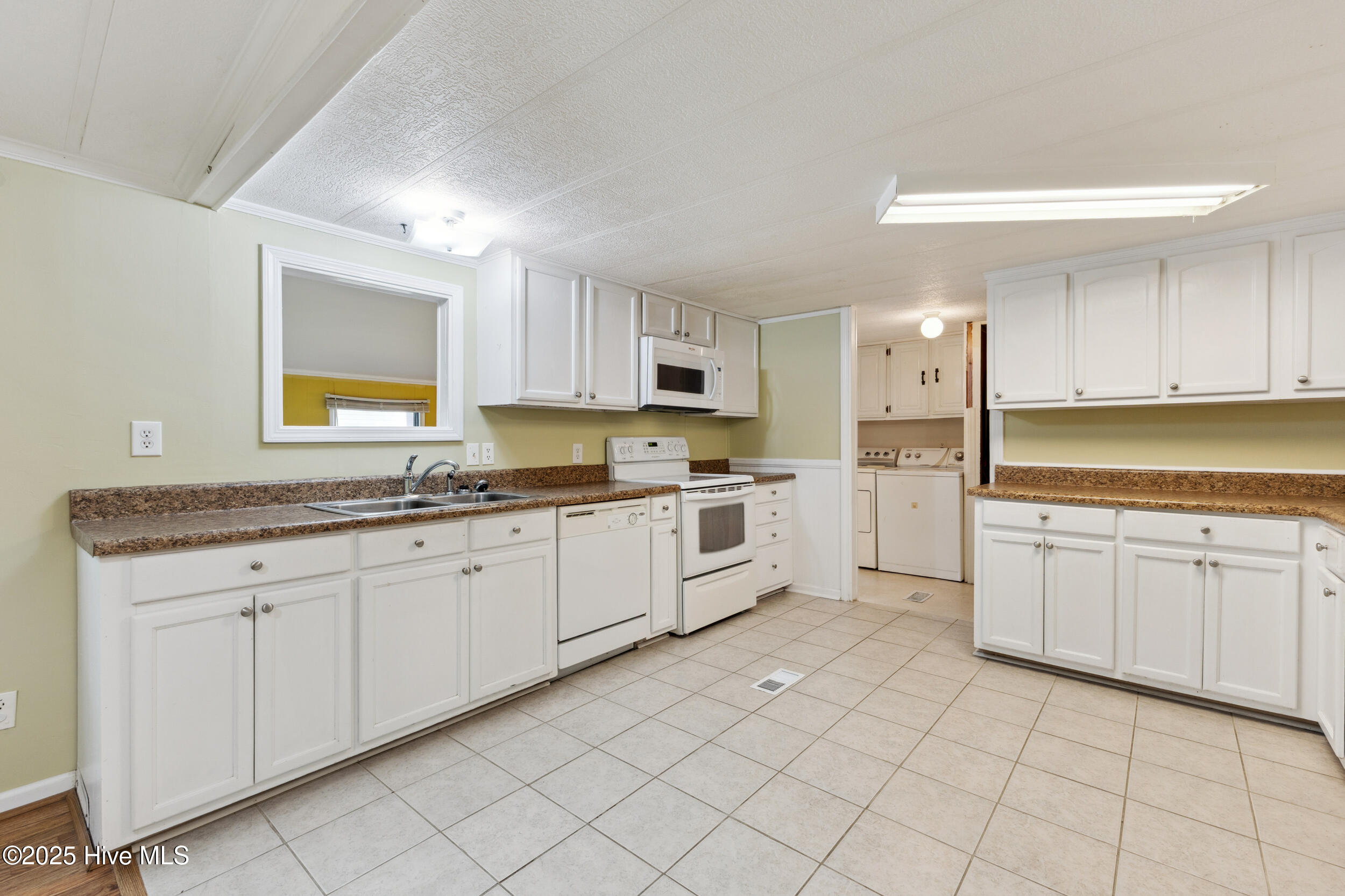 100511542 | Photo 11