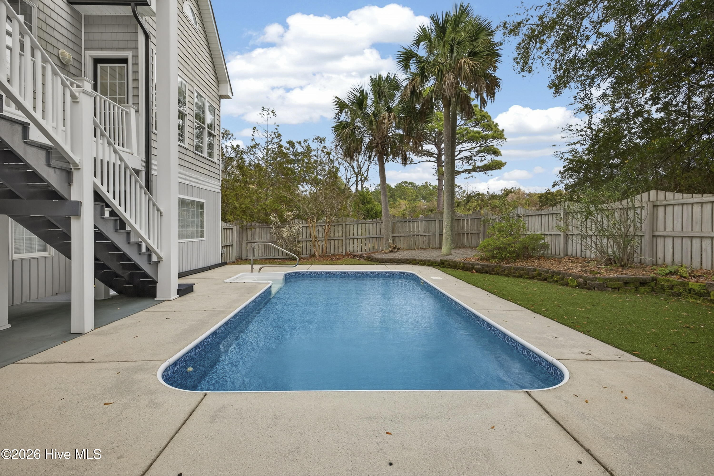 100557060 | Photo 62