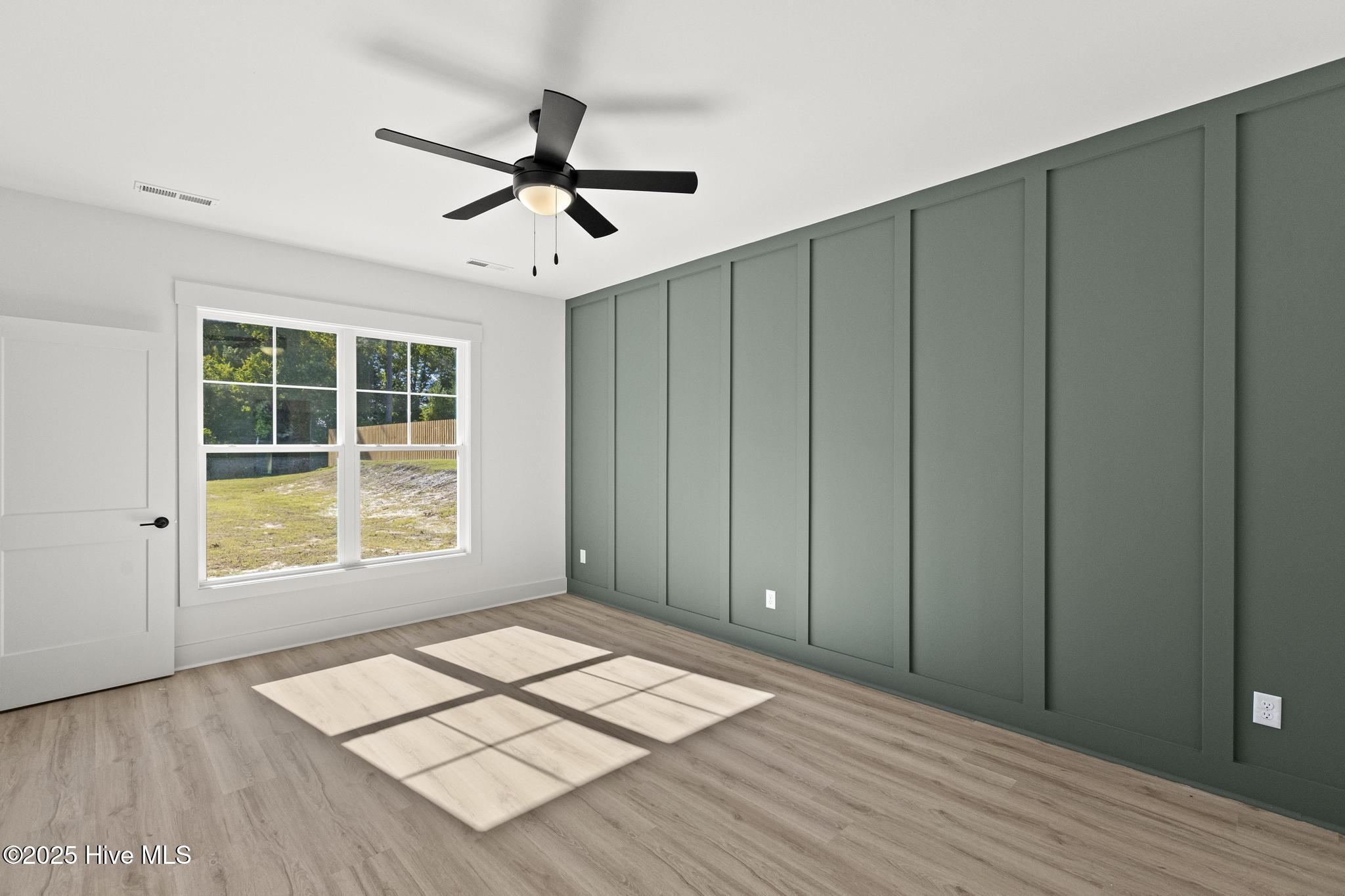 100537116 | Photo 16