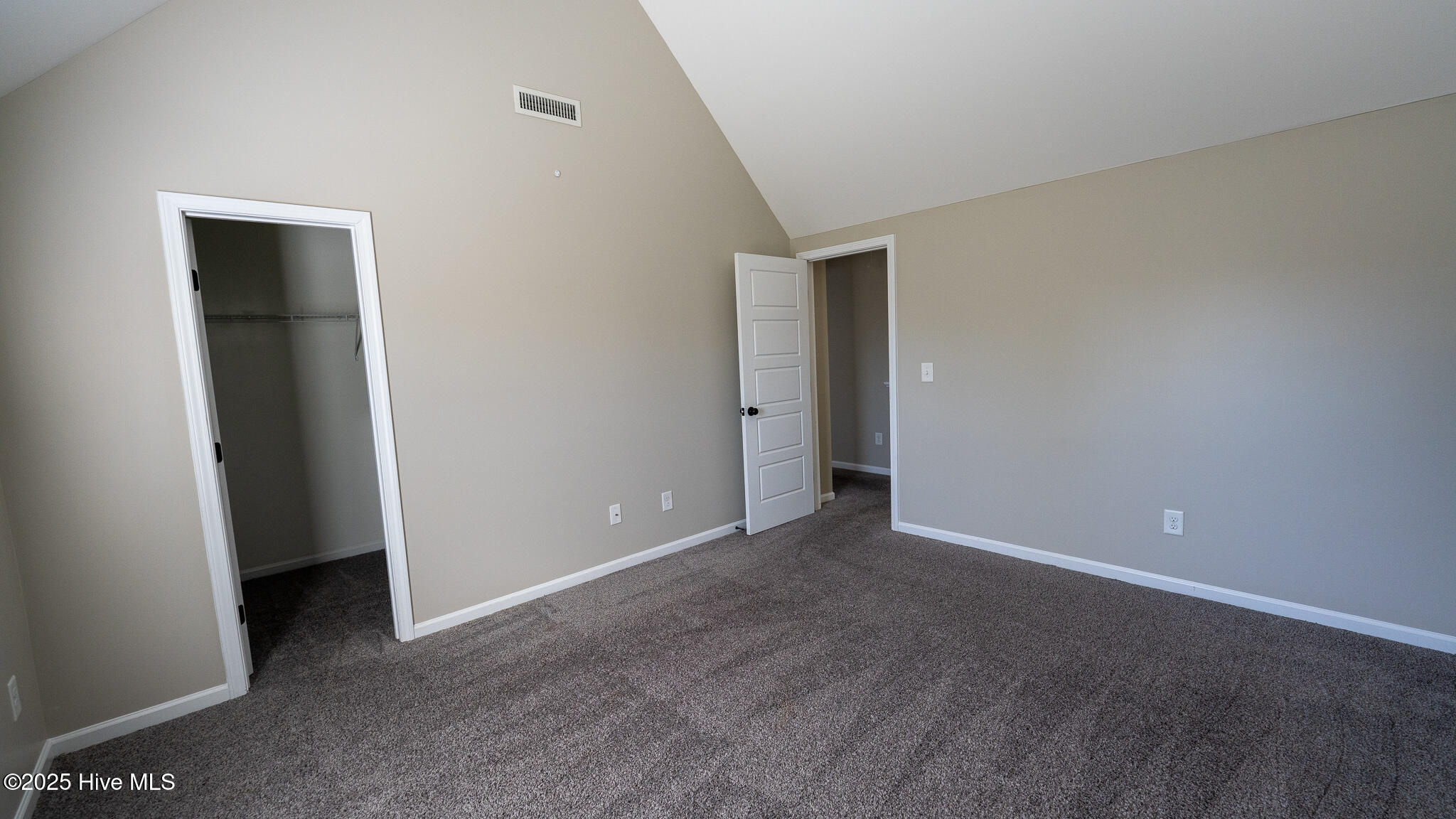 100545040 | Photo 34