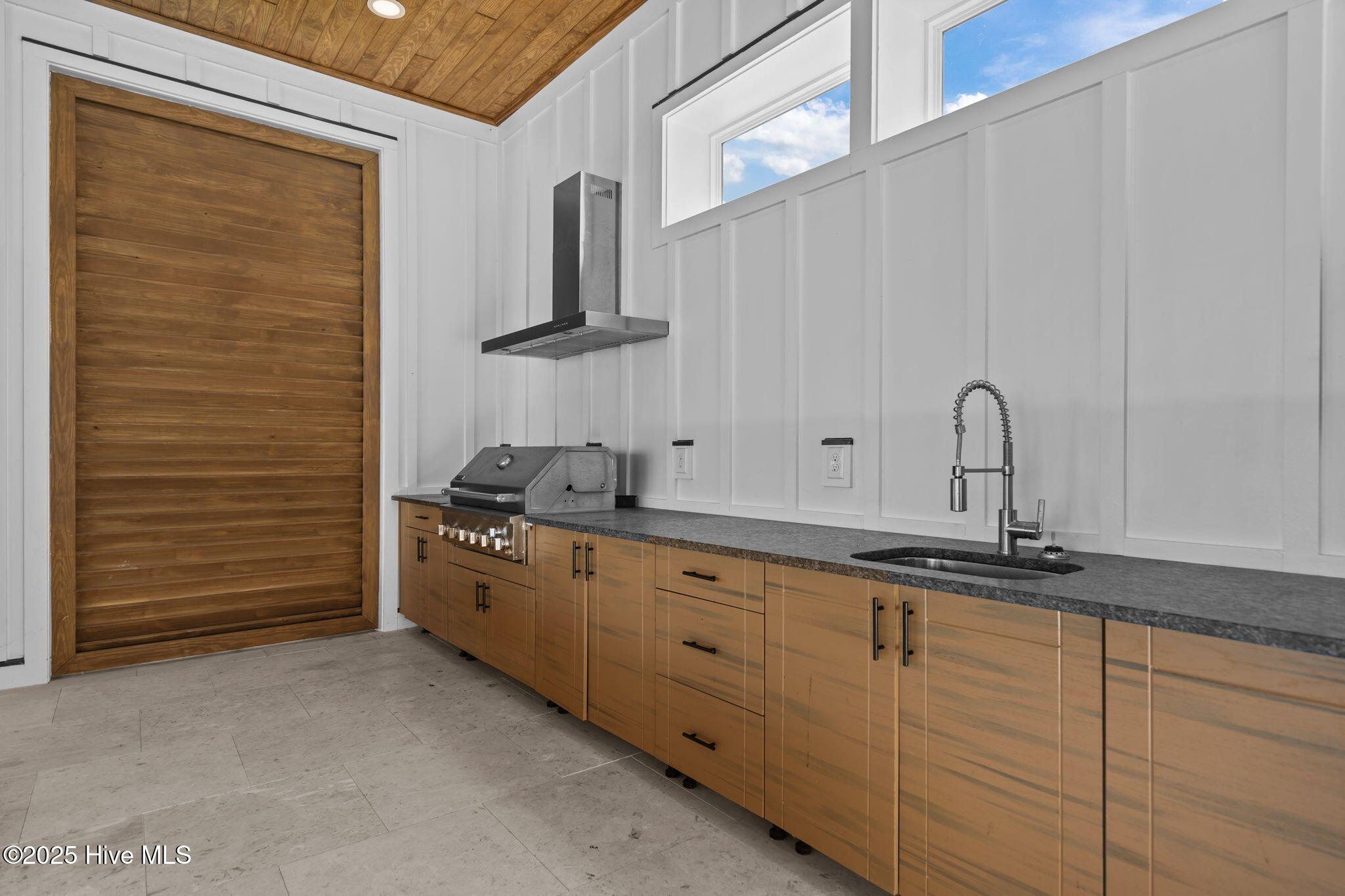 100532094 | Photo 27